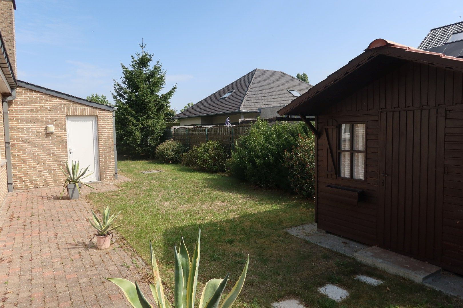 Bungalow met 2 slk, garage en tuintje foto 14