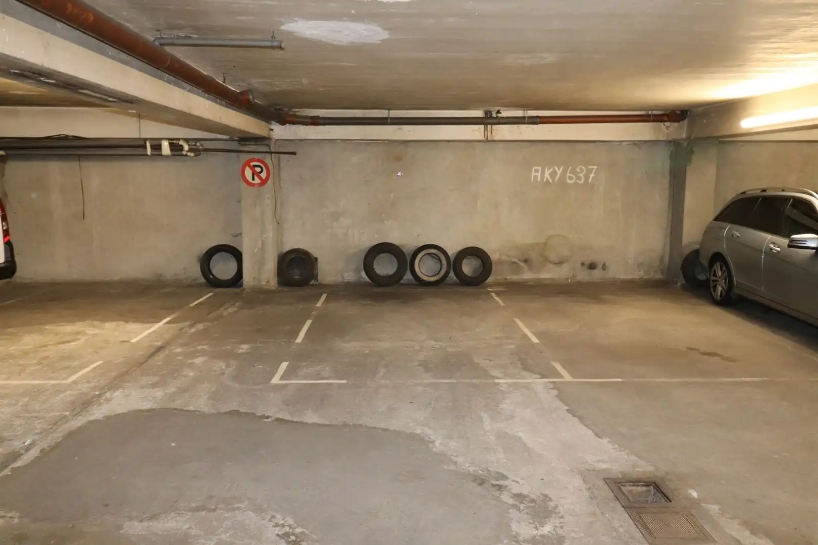 Parking in hartje Antwerpen.  foto 2