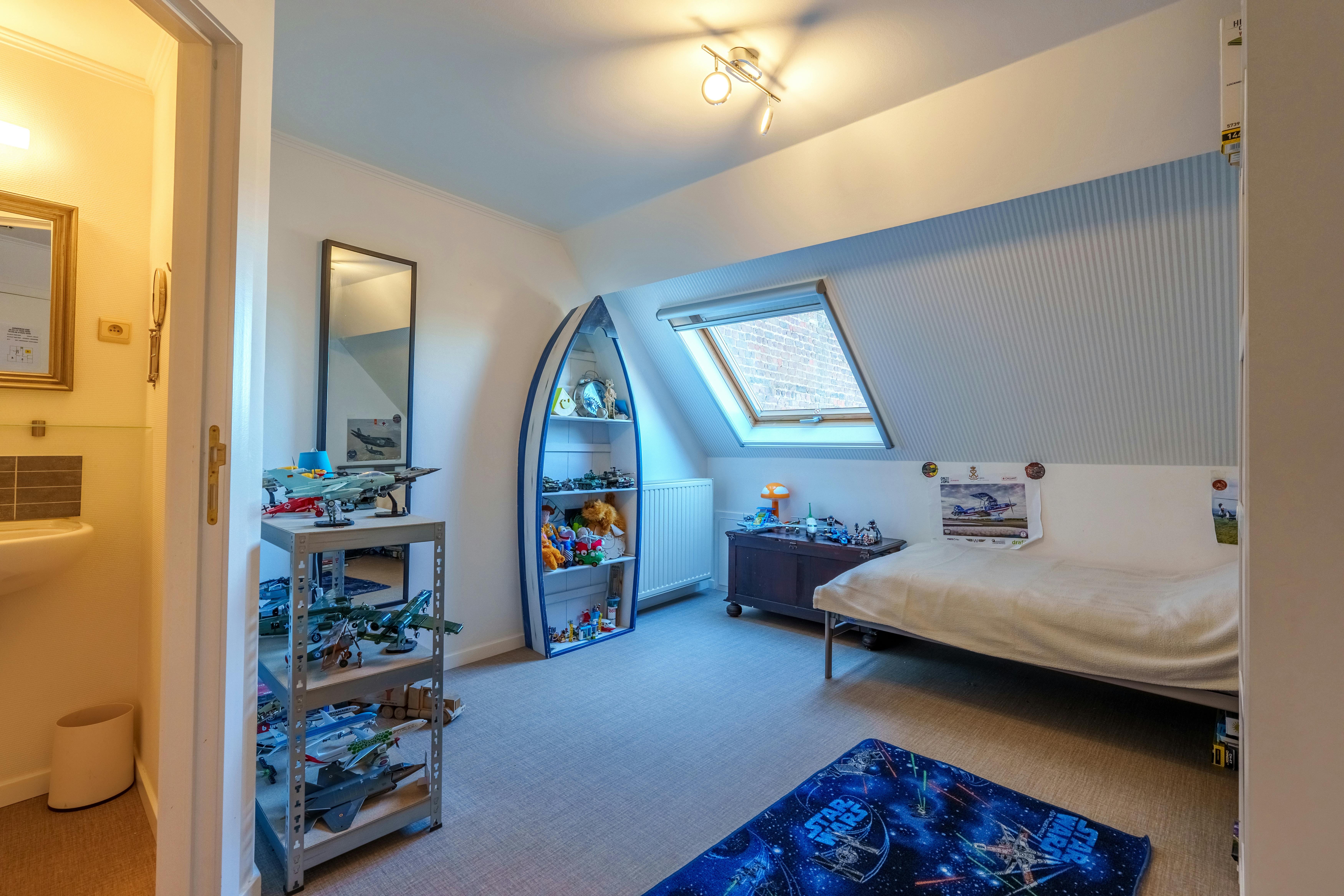 Uniek herenhuis in hartje Ieper met 8 slaapkamers en 7 badkamers  foto 23