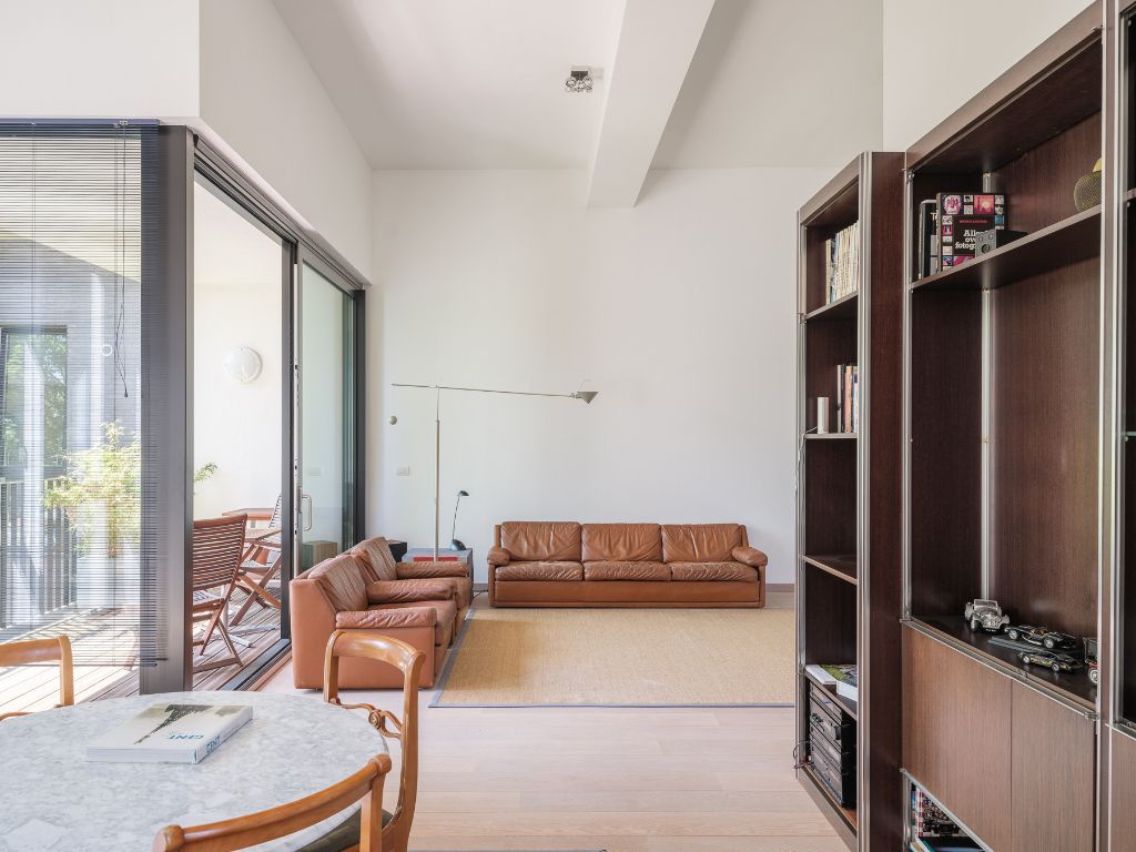 Ruim en lichtrijk 2-slaapkamerappartement met zonneterras in een groene en rustige omgeving vlakbij de Coupure. foto 2