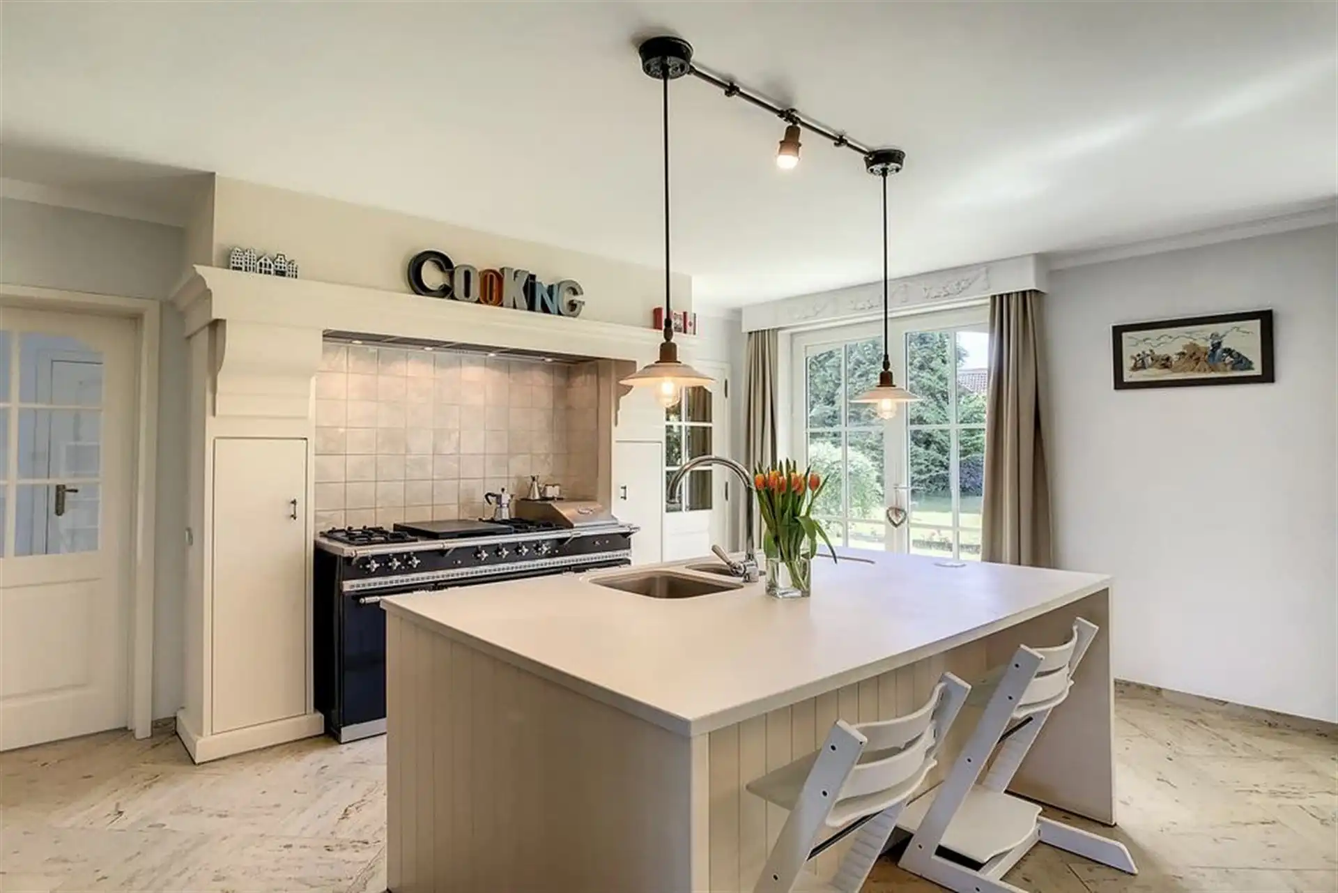 Charmante villa in residentiële omgeving met prachtig aangelegde tuin foto 8