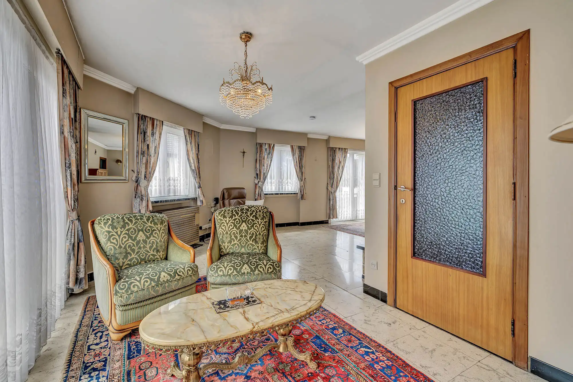 Solide, te renoveren bel-étage op goede ligging foto 8