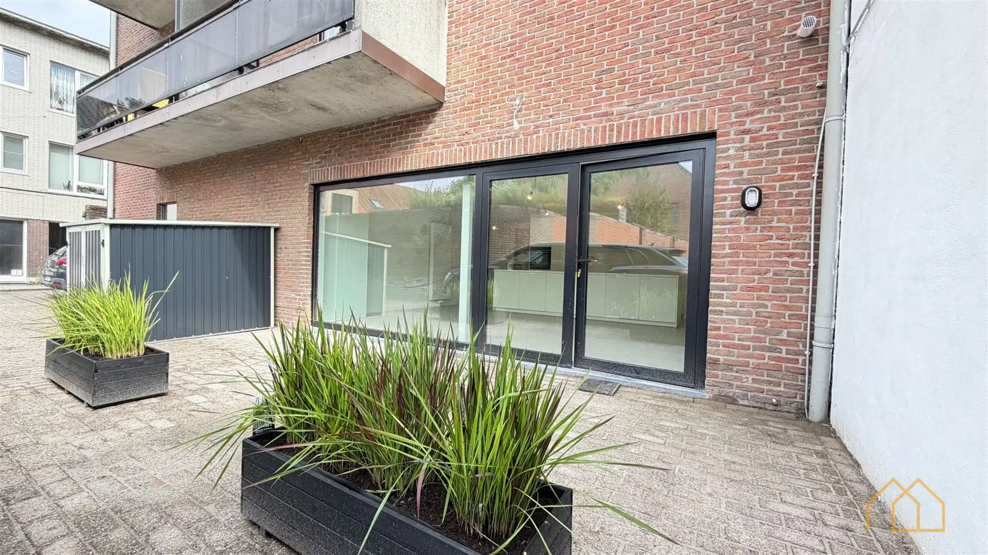 Ruim GLV app met 4slk, terras en carport foto 24