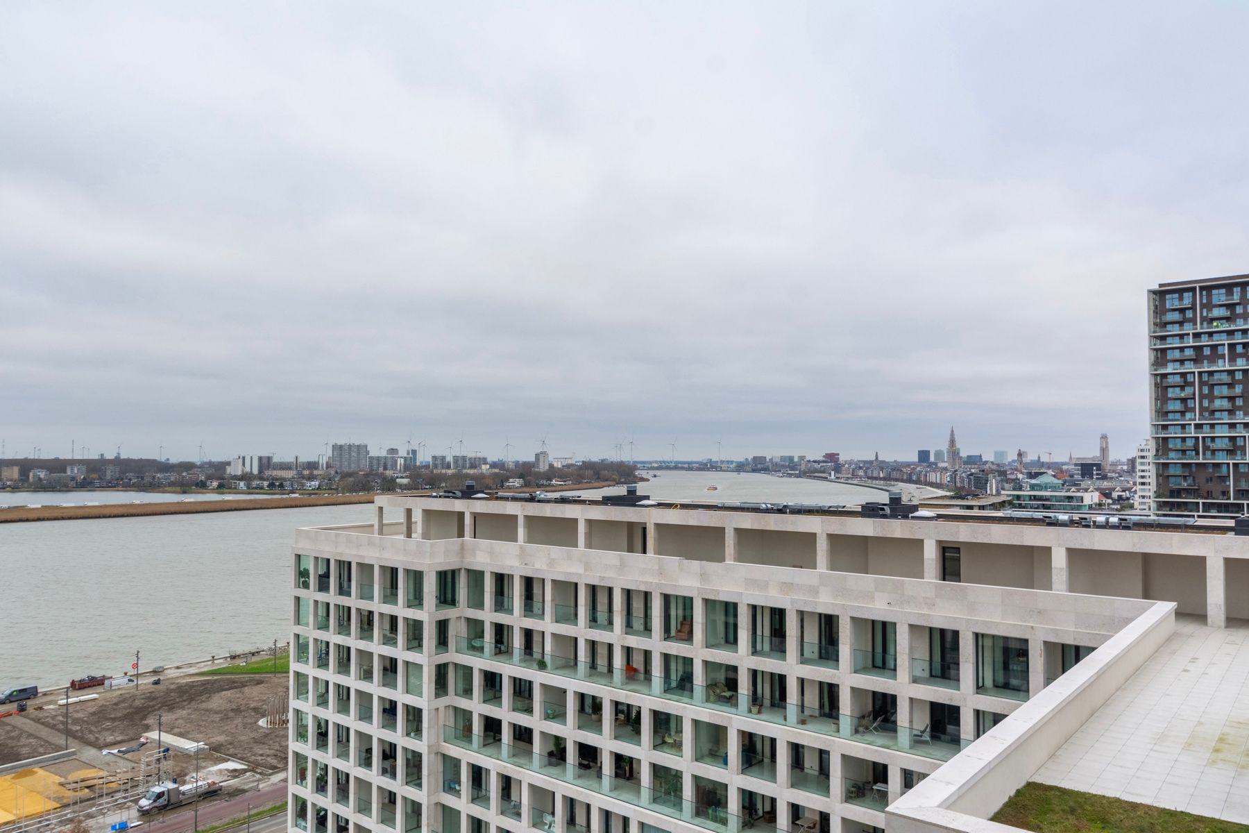 1-slpk app. met terras en zicht op Schelde foto 8