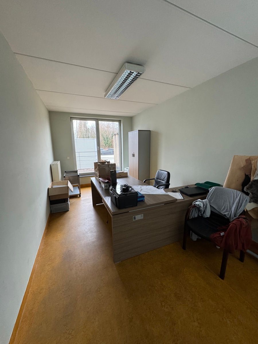 Grote magazijnruimte/atelier met kantoor te koop in Deurne  foto 9