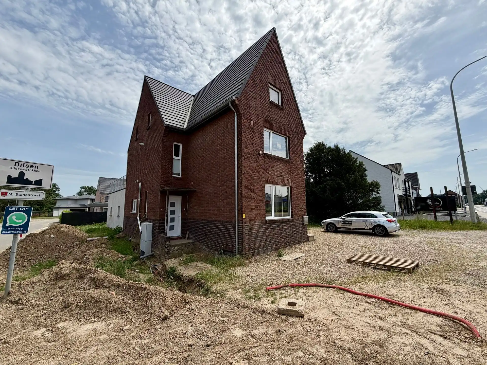 Volledig vernieuwd en instapklaar gelijkvloers appartement met 2 slaapkamers. foto 2