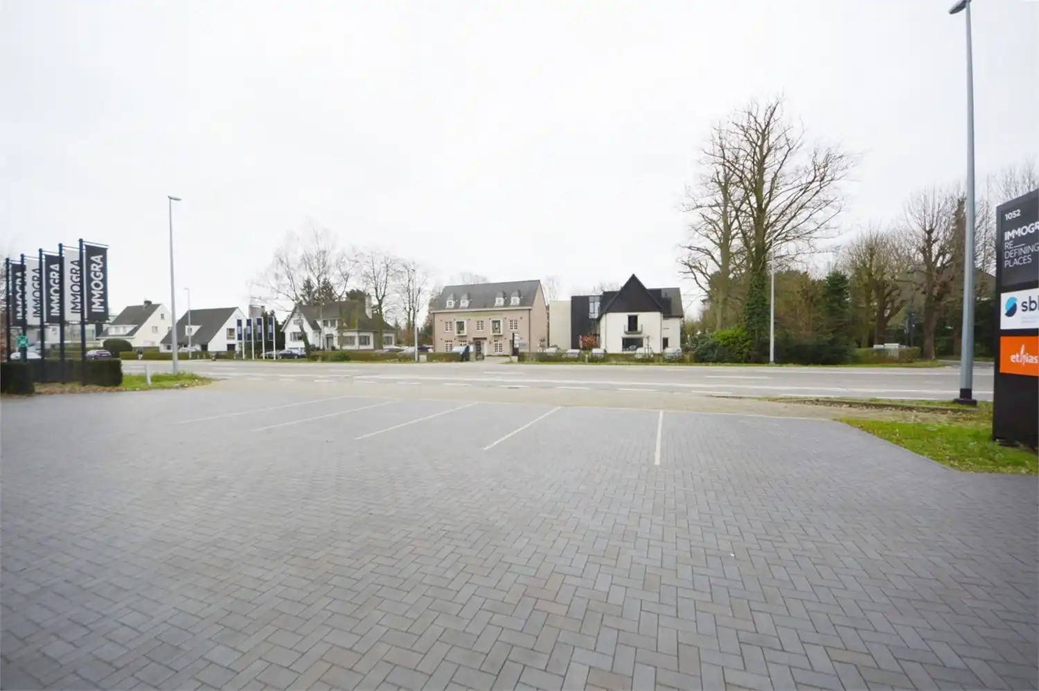 HANDELSGELIJKVLOERS 1.000 M2 KORTRIJKSESTEENWEG foto 7