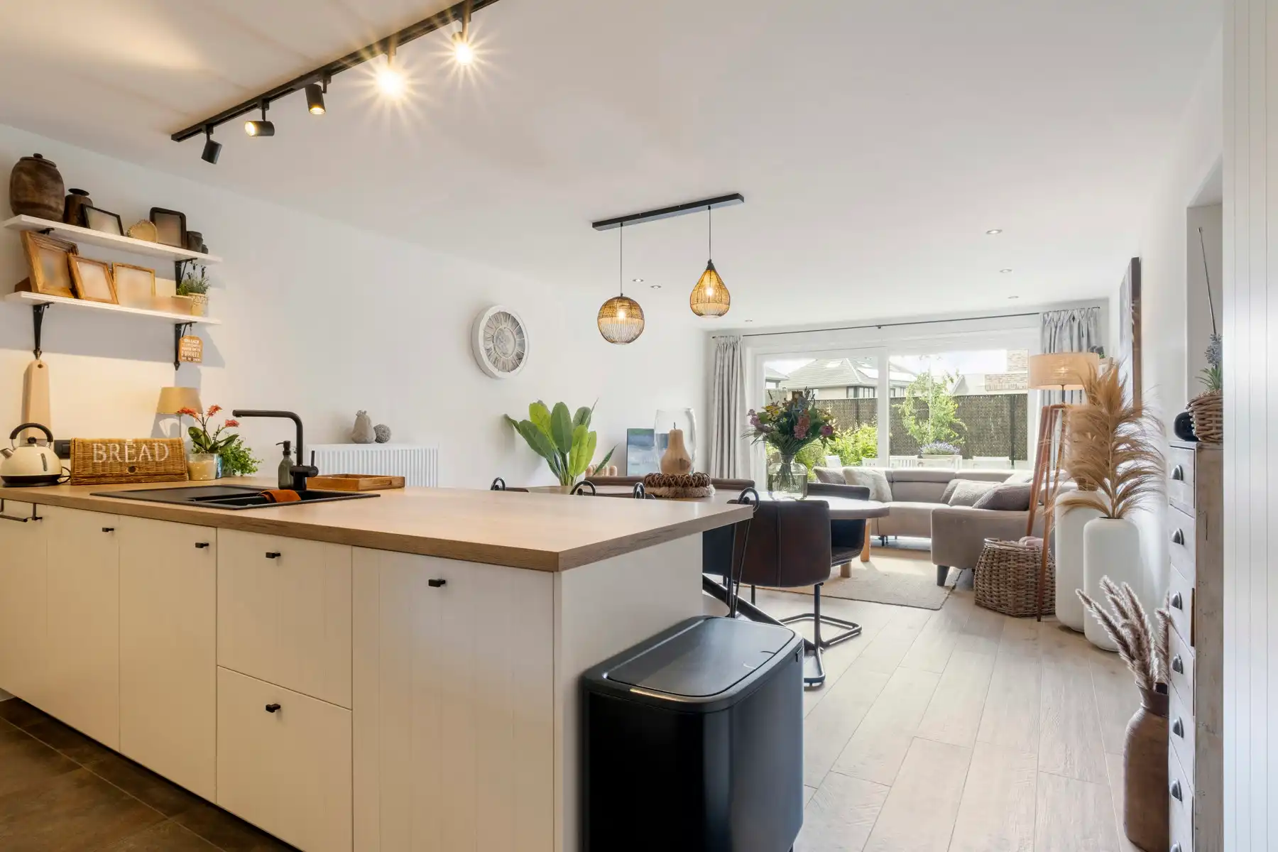 Hoogwaardig afgewerkt appartement te Zedelgem foto 3