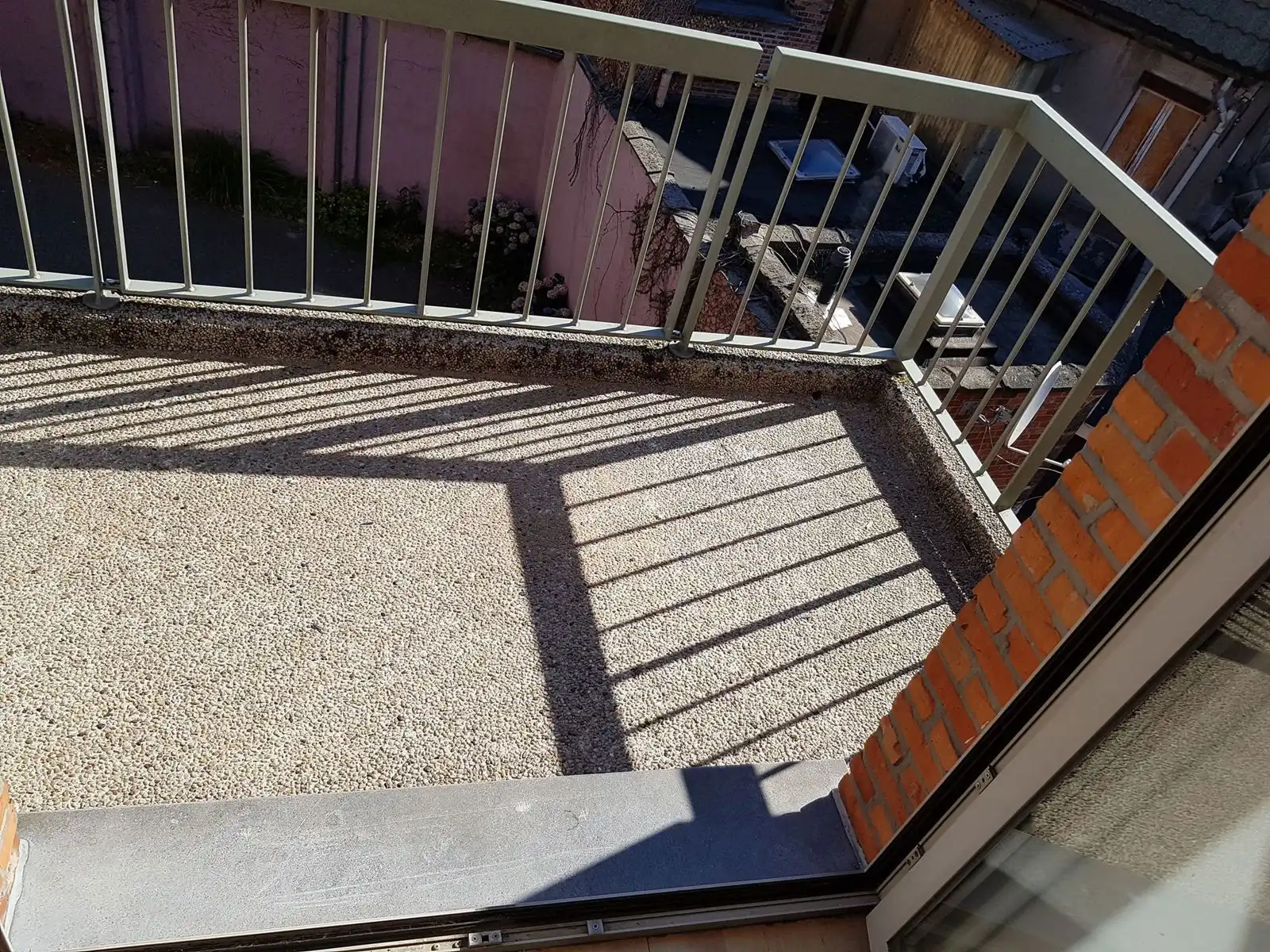 Appartement met 2 slaapkamers en terras pal in centrum  foto 5