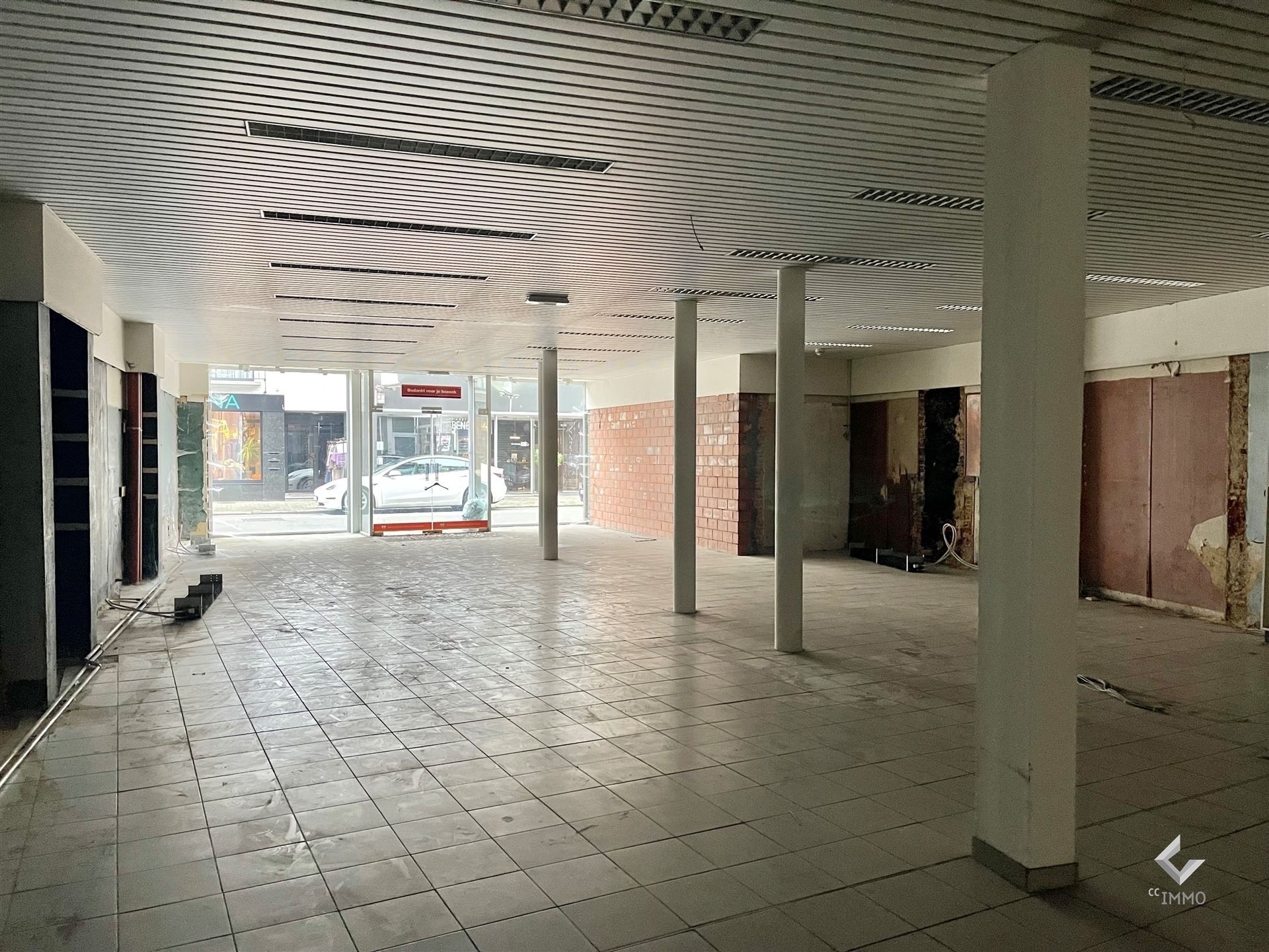 Ruim winkelpand ca. 240m² in het centrum van Kontich! foto 4