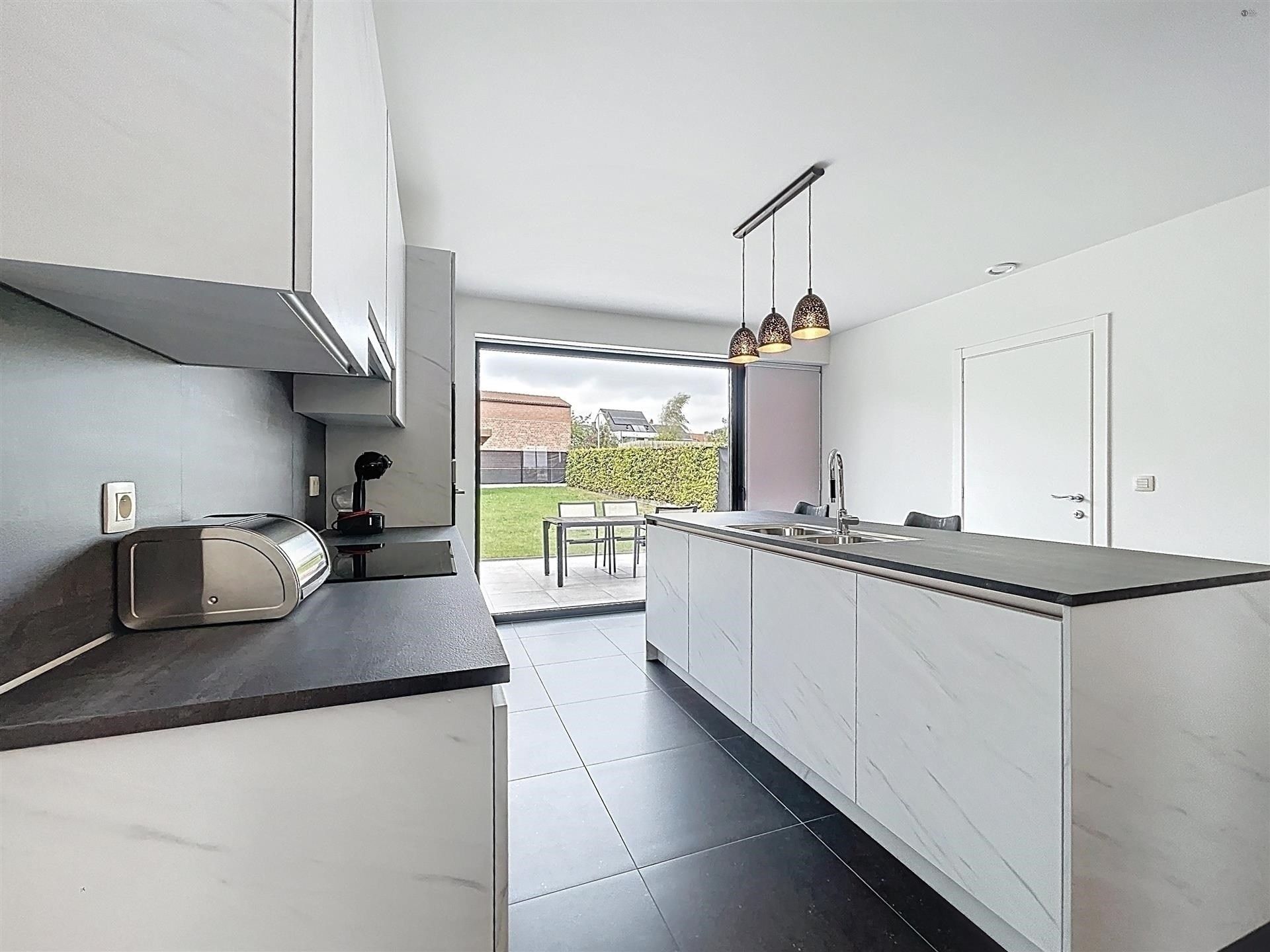 Recente energiezuinige (A-label) woning met weids zicht op natuur foto 4