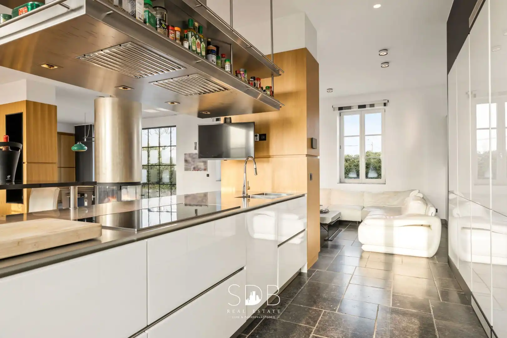 Prachtige villa in hoevestijl met bijgebouwen op 3.973m² foto 8