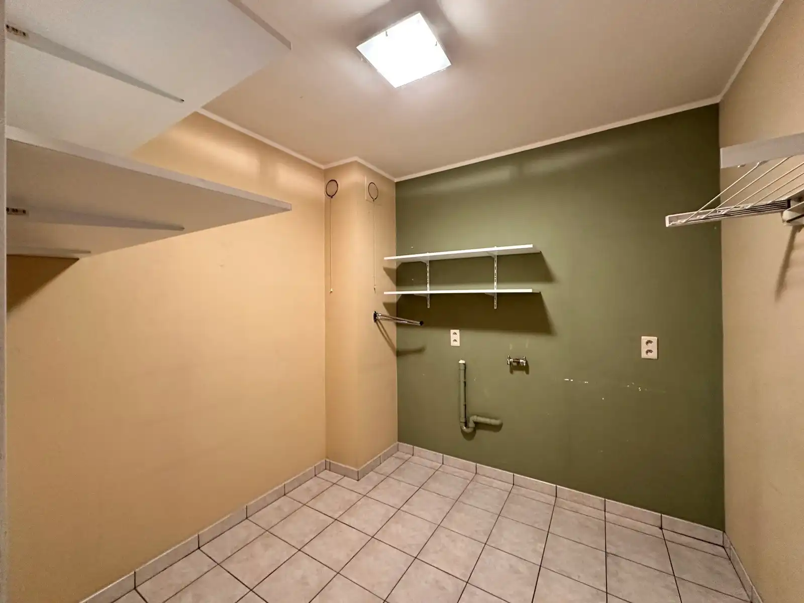 Ruim Appartement met Garage, 2 slaapkamers en terras foto 27