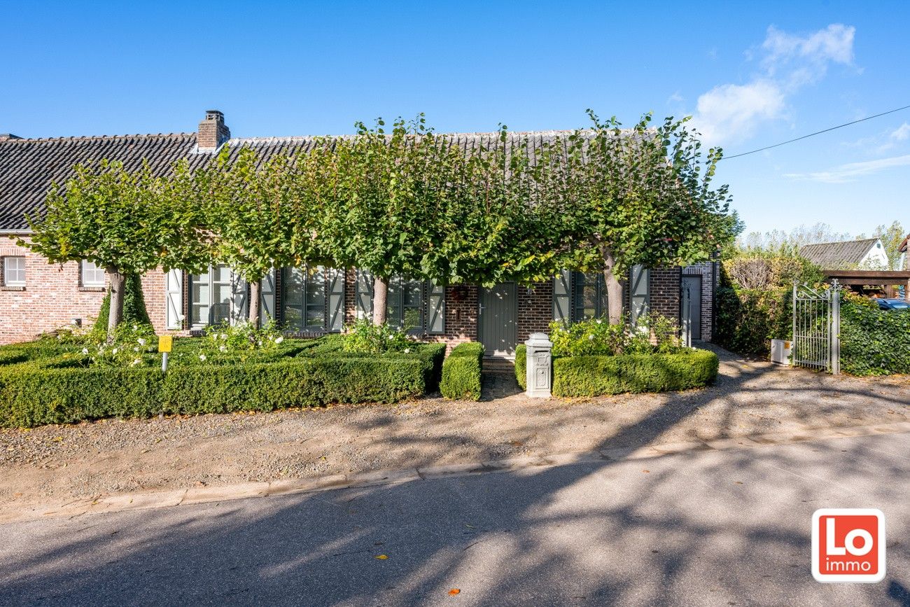 Charmante halfopen woning met inpandige garage op een rustige en groene locatie in Beervelde! foto 4