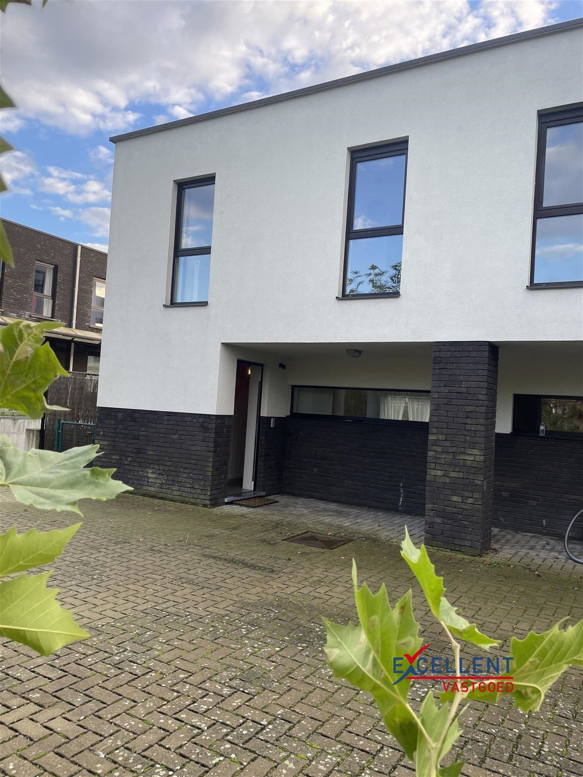 Recente halfopen woning te huur in centrum Gavere foto 9