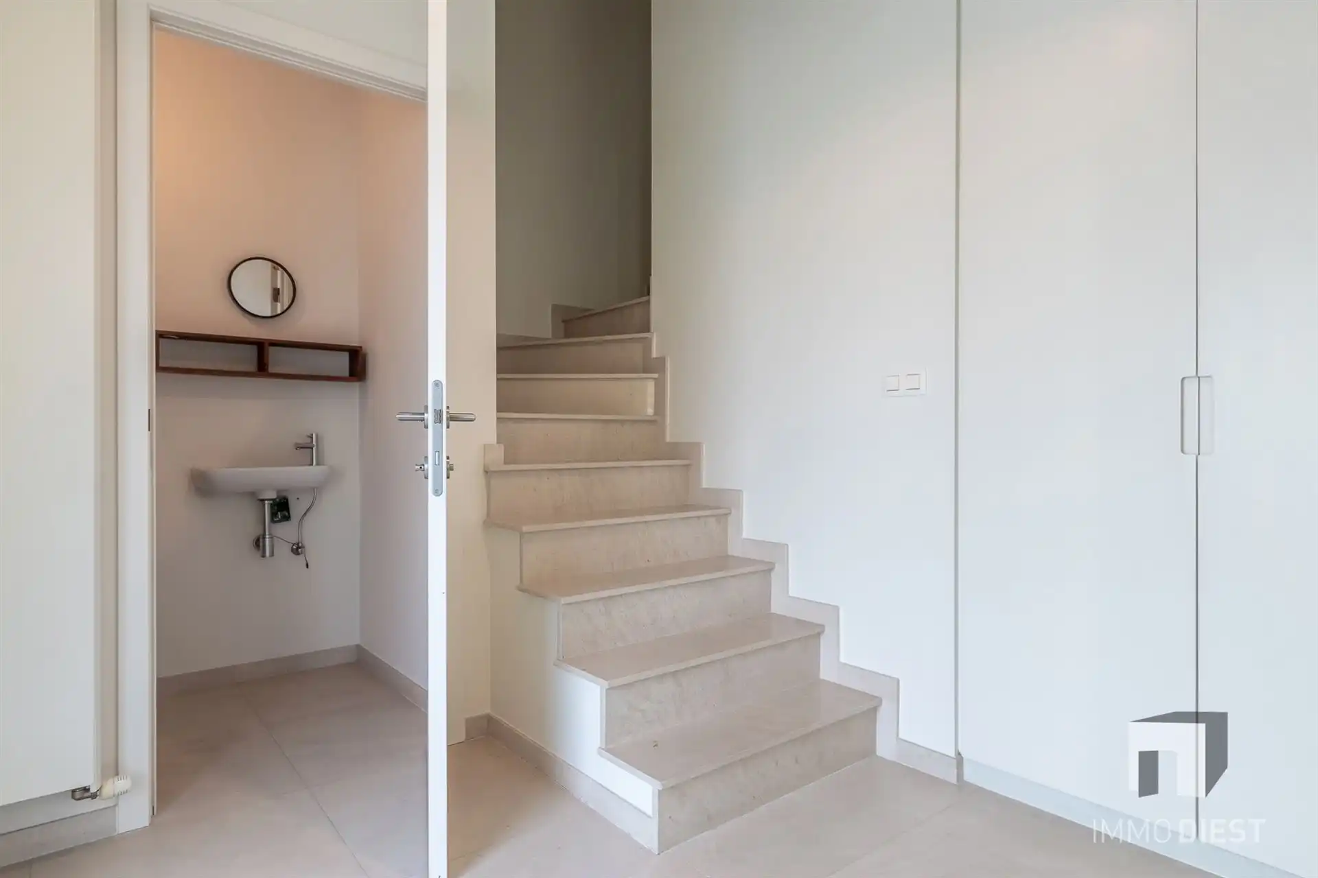 Luxe woning met 4 slaapkamers, 2 badkamers, garage en zonnige tuin foto 6