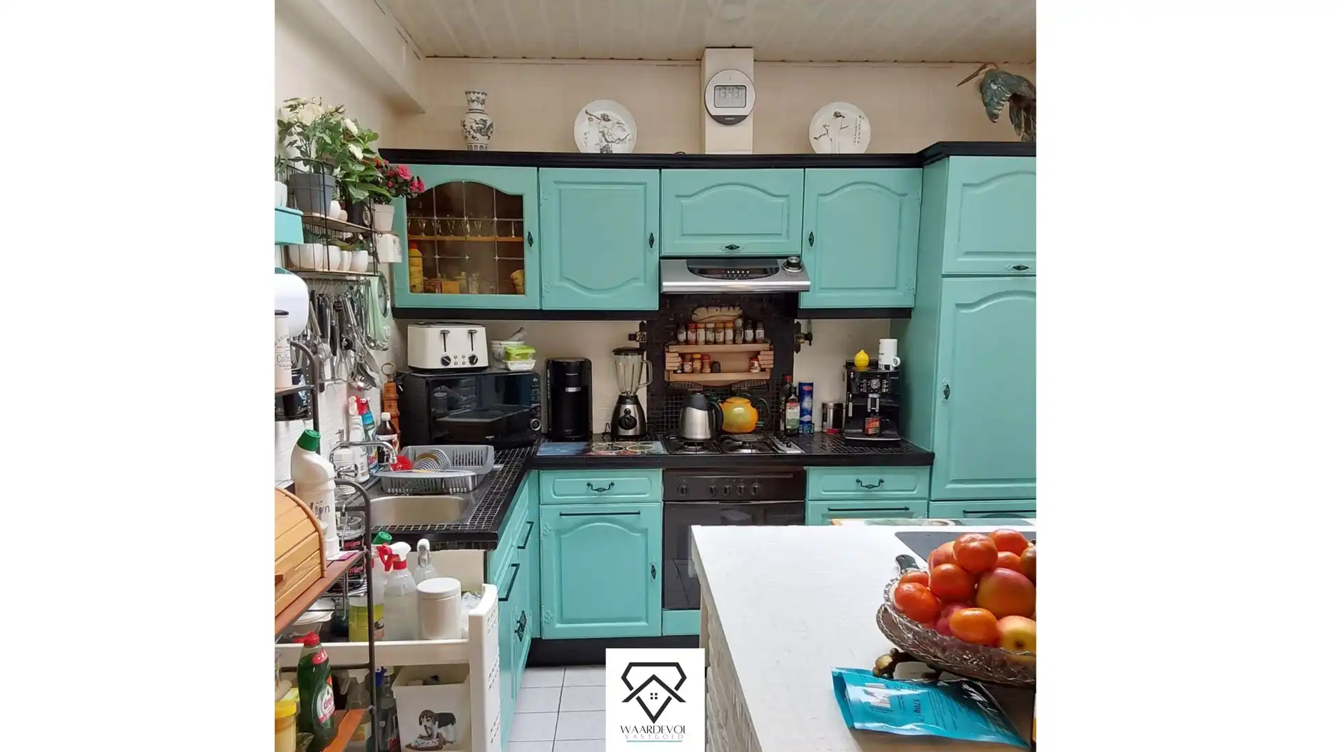 Wijze stadswoning met buitenruimte en potentieel te koop foto 3