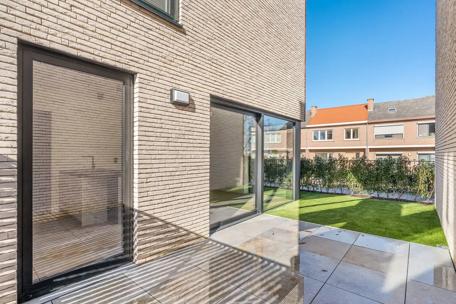 Instapklare nieuwbouw rijwoning met 3 slaapkamers en zonnig terras in het centrum van Borgloon foto 11