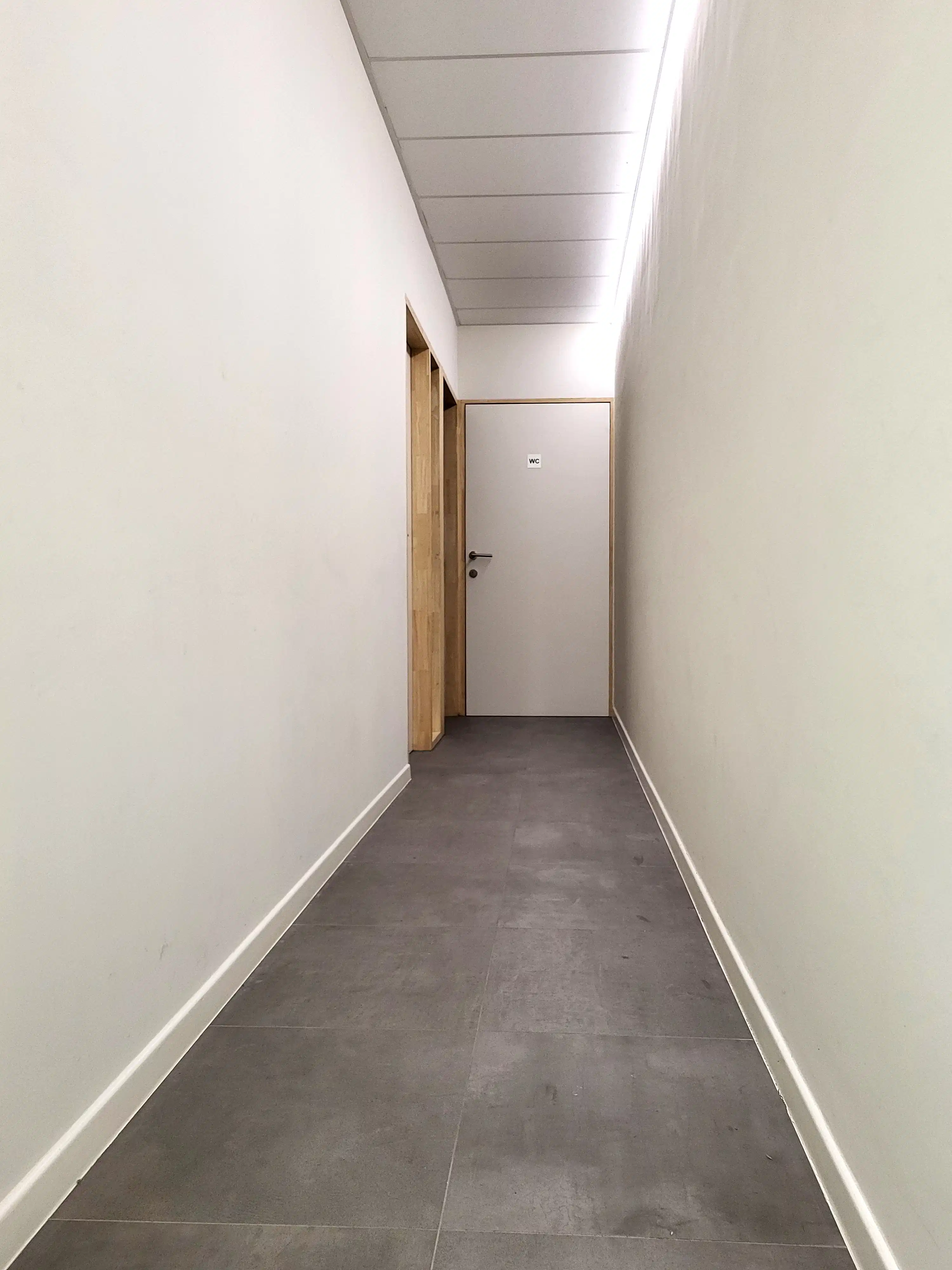 Modern handelspand (2017) op topligging in Zottegem! foto 11