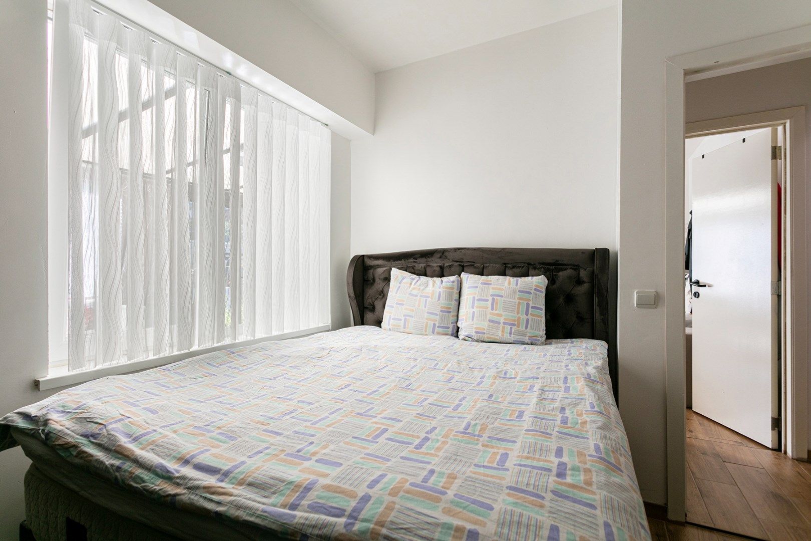 Gerenoveerd gelijkvloers appartement met grote tuin! foto 8