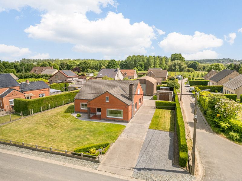Ruime woning met loods op een perceel van 14are foto 37