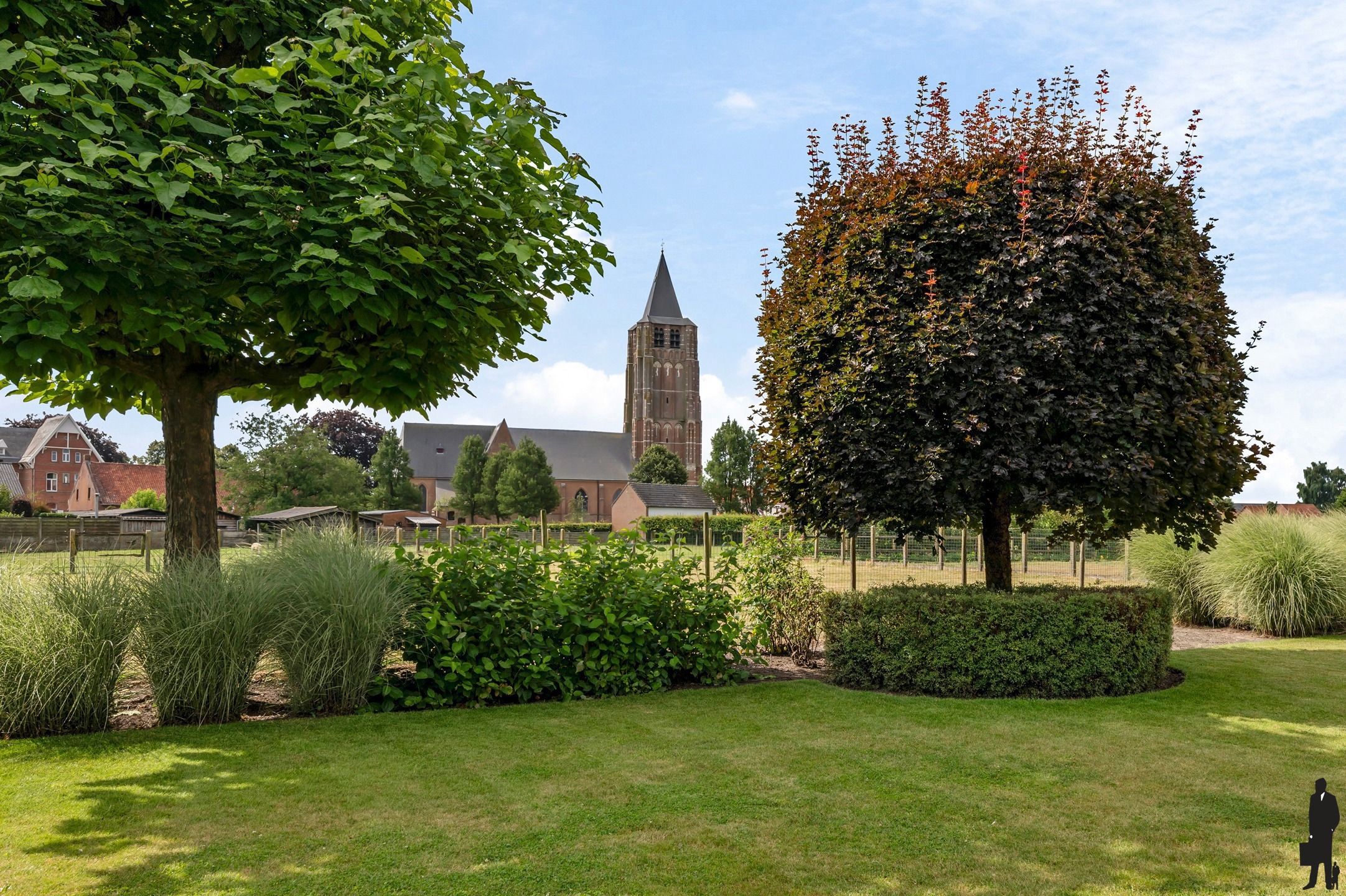 Uitstekende villa met 4 slpk. op ca. 2.000m² in Weelde foto 2