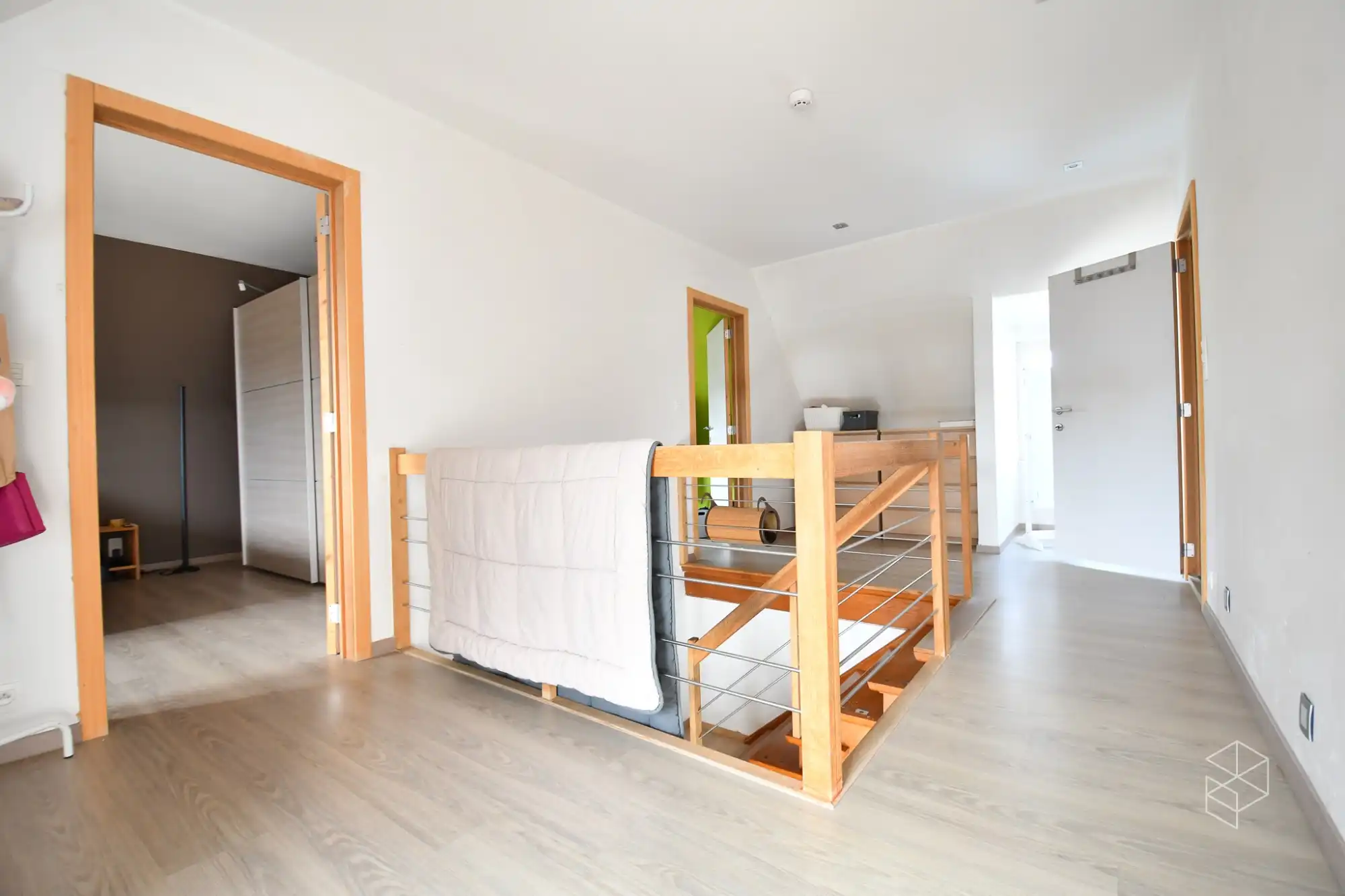 Grote woning met 4 slpk en grote tuin foto 10