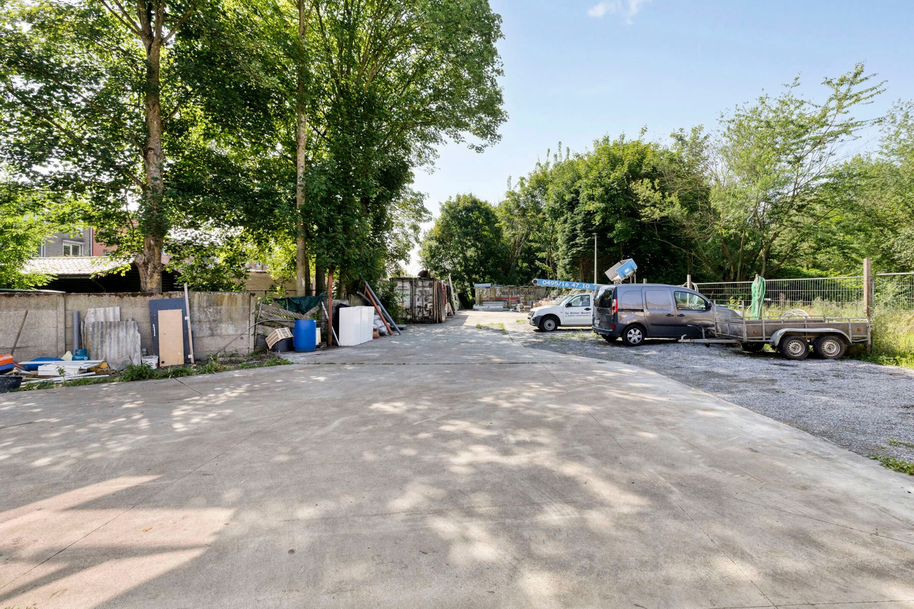 Magazijn met burelen, buitenruimte en bouwopties voorzijde. foto 20