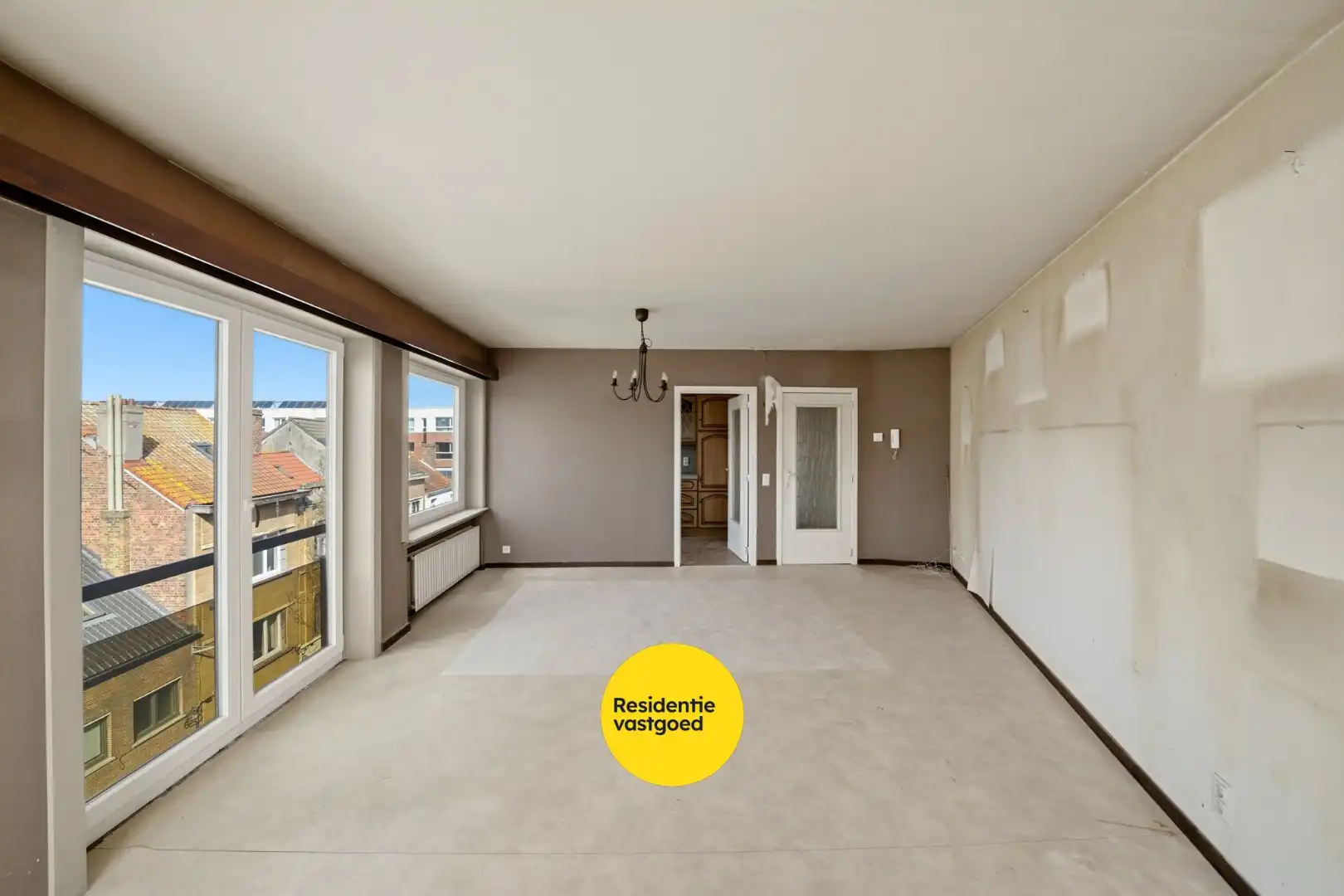 Op te frissen appartement met zicht op het Sint-Catharinaplein in Oostende foto 3