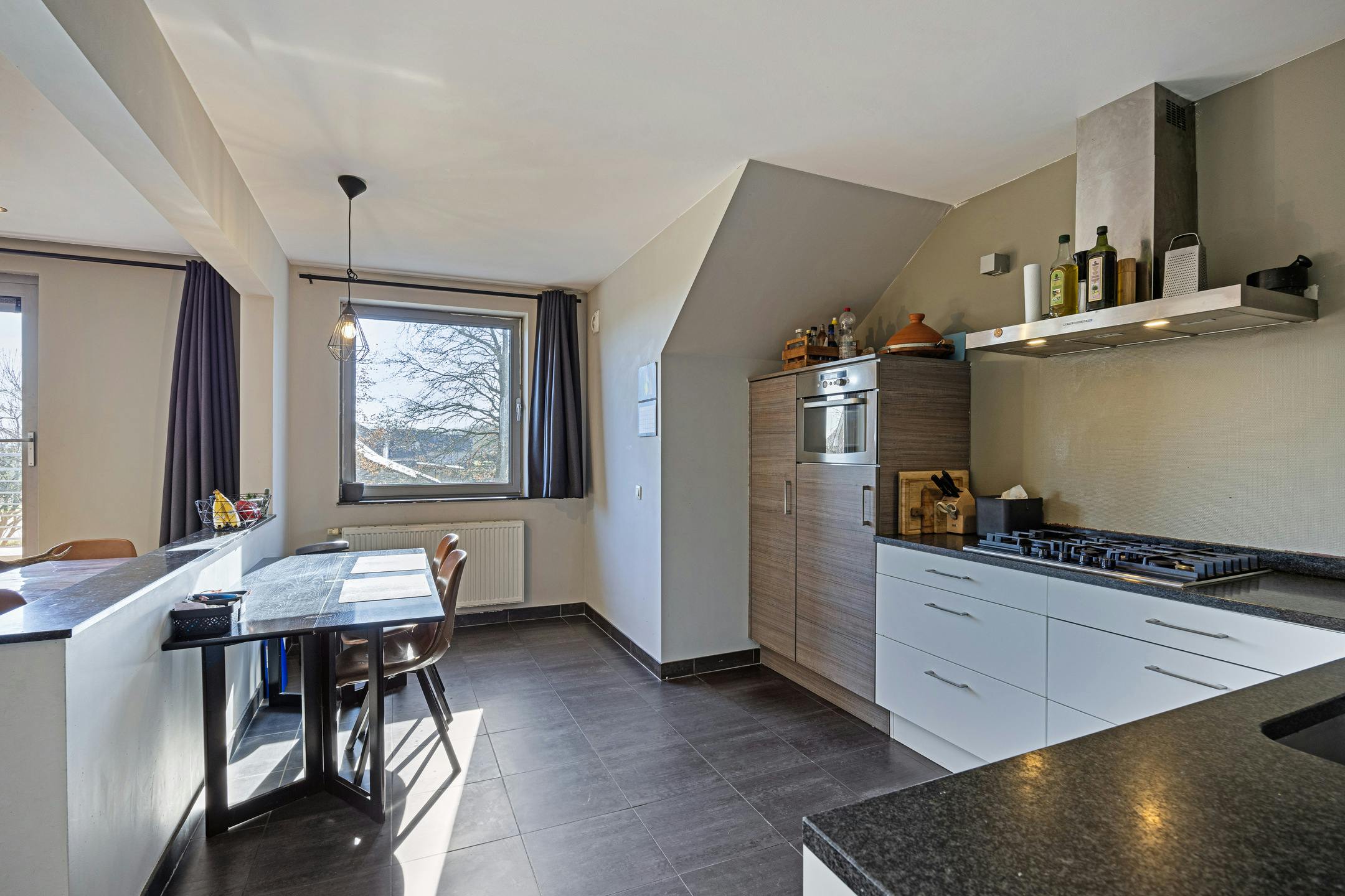 Appartement met groot terras te koop in Maasmechelen foto 9