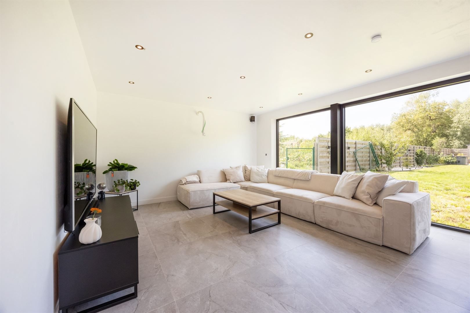 Woning met drie slaapkamers in een rustige omgeving foto 3