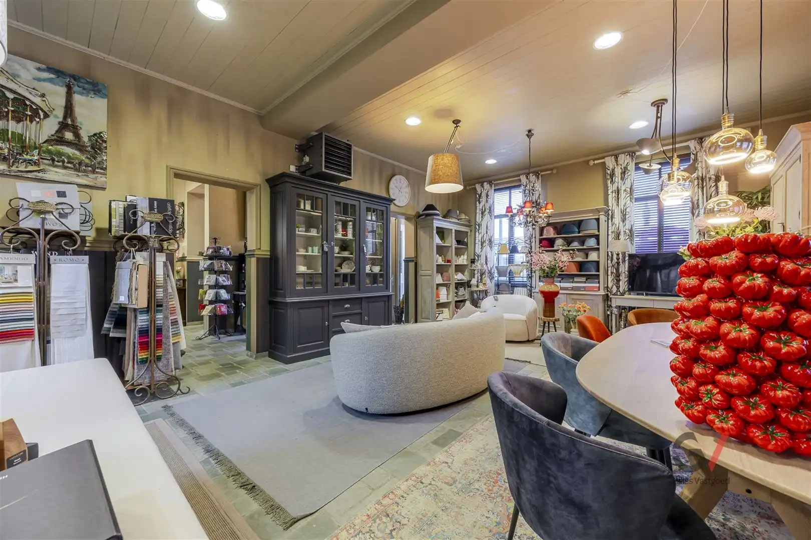 Commercieel gebouw op toplocatie foto 4