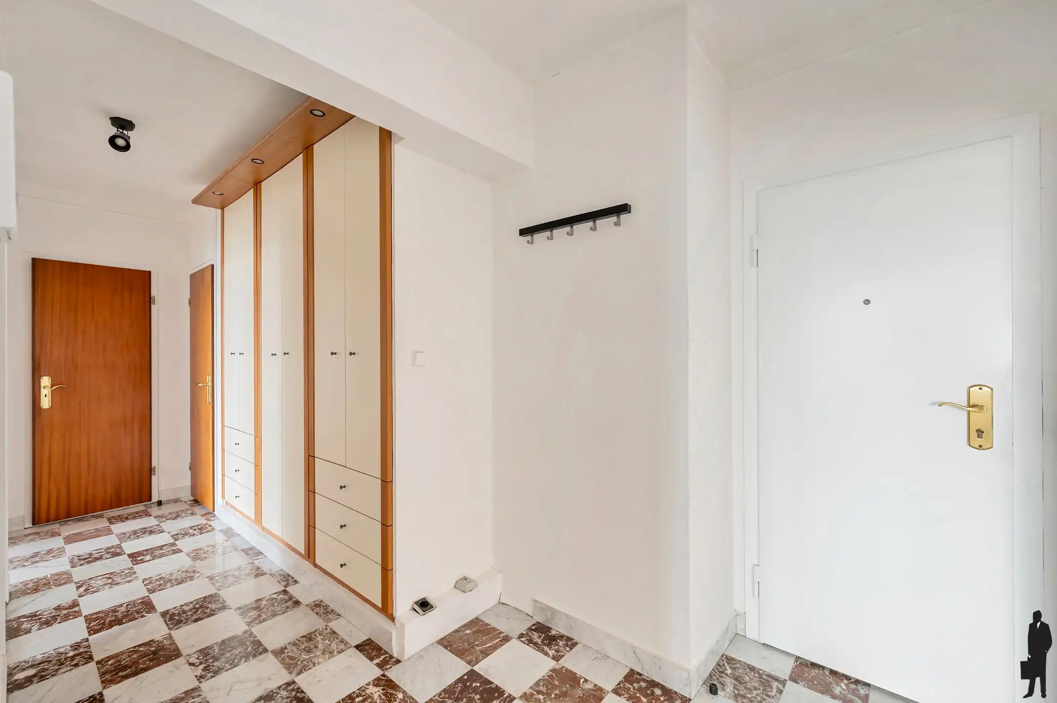 Instapklaar appartement met panoramisch uitzicht. foto 11