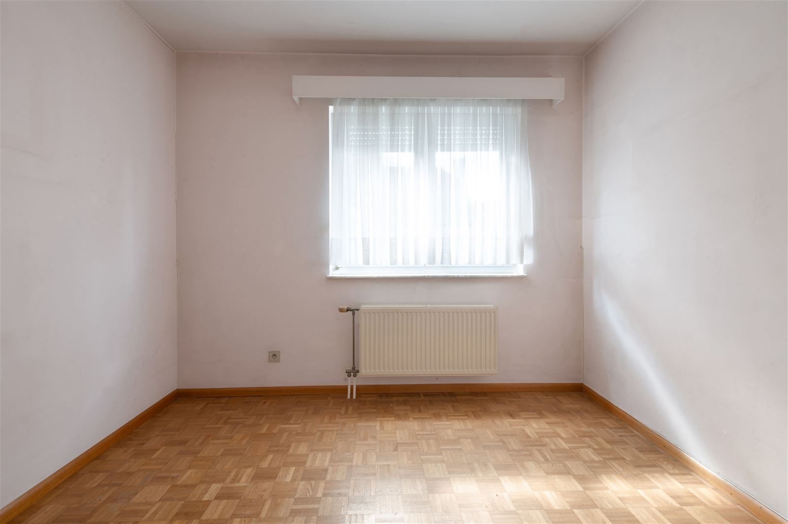 Lichtrijke woning met tuin en garage foto 9