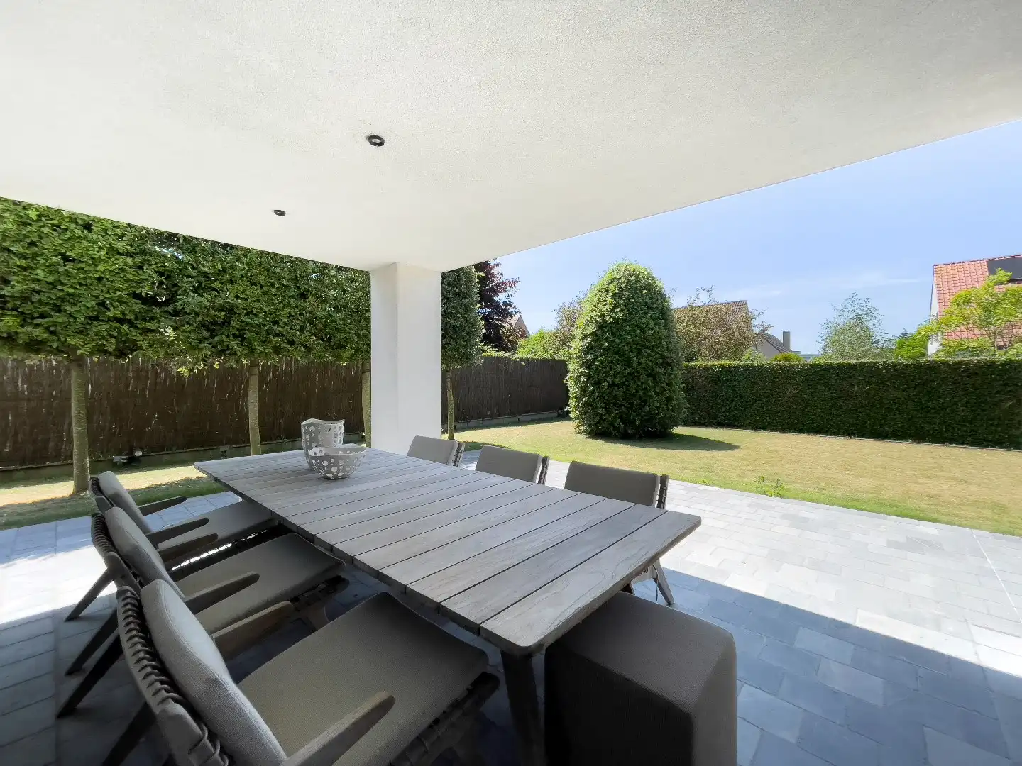 Hedendaagse villa (°2017) gelegen vlakbij het centrum van Knokke. foto 10