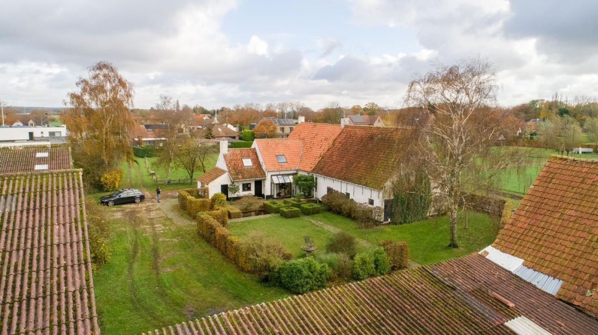 Exclusieve hoeve met vergunning voor volledige vernieuwbouw te koop te Maldegem foto 6