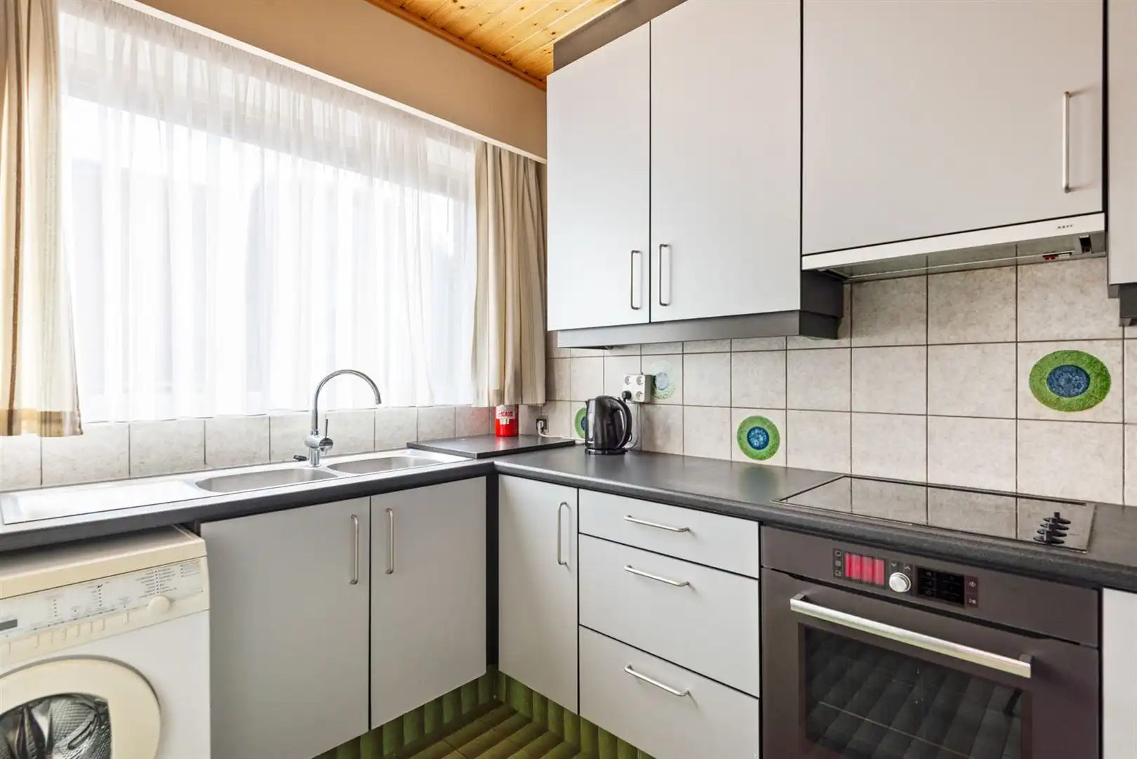 Ruim gelijkvloers appartement met tuin en garagebox foto 8