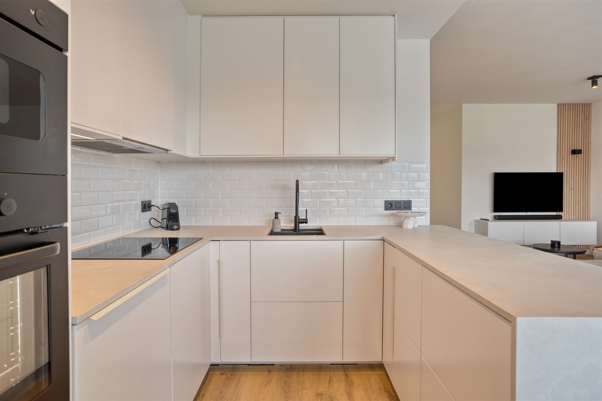 Volledig Gerenoveerd appartement met 3 Slaapkamers en terras foto 9