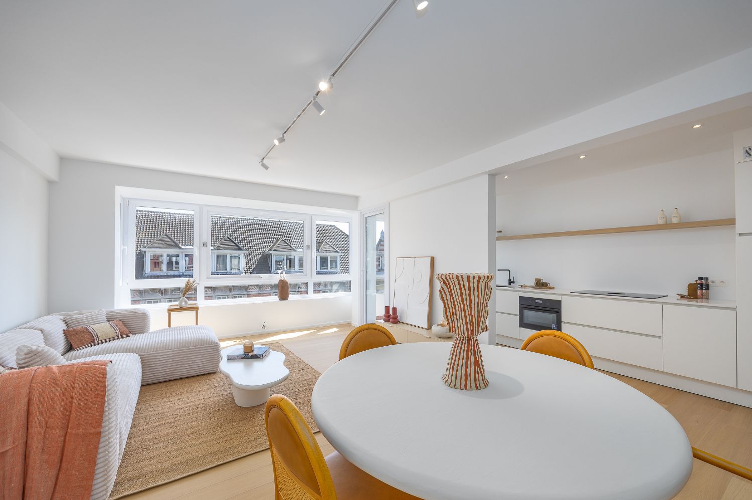 Gerenoveerd twee slaapkamer appartement op centrale ligging foto 5