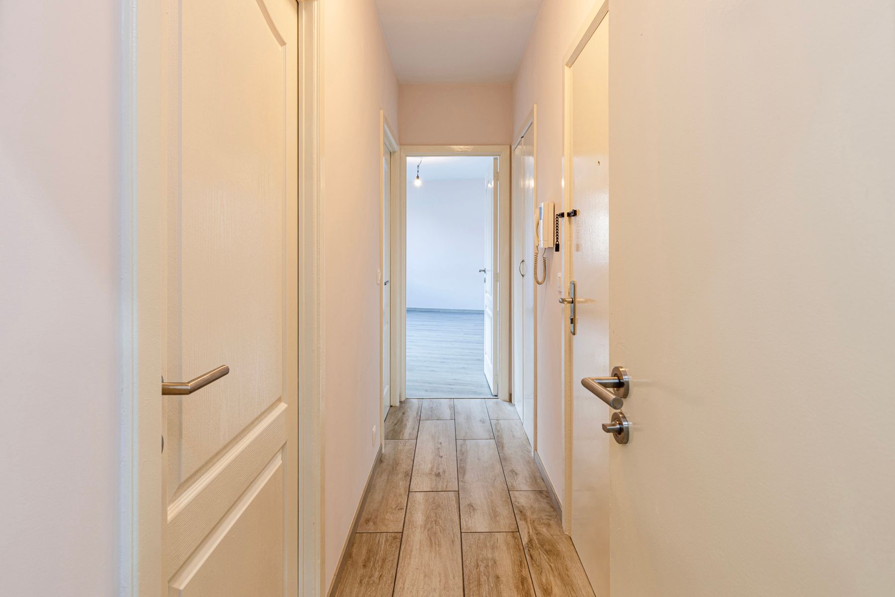 Totaal gerenoveerd 1 slpk appartement met goede EPC-score foto 4