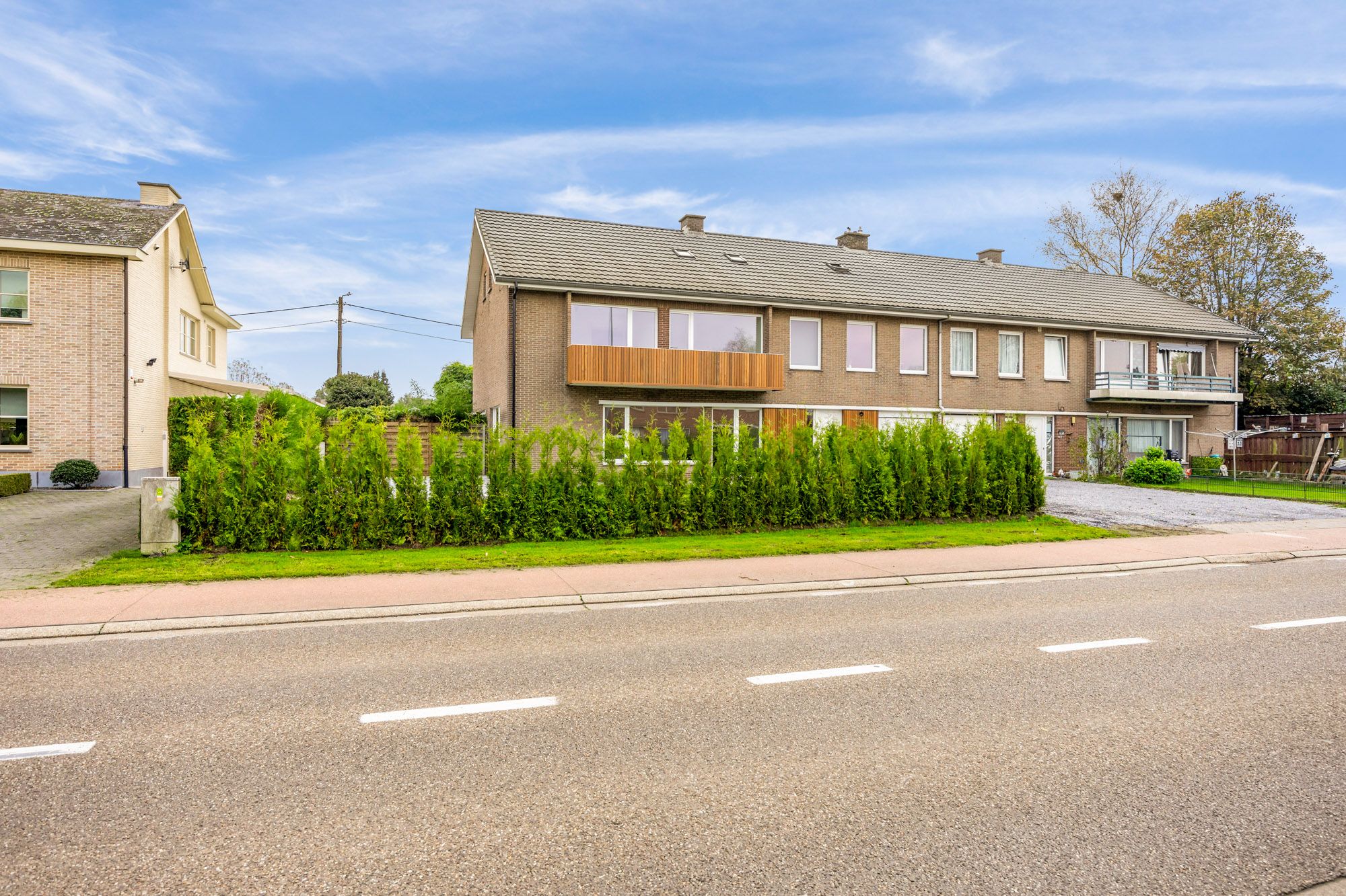 IDEALIS VASTGOED - VOLLEDIG GERENOVEERDE GEZINSWONING OP GEGEERDE LOCATIE IN HARTJE ACHEL foto 3