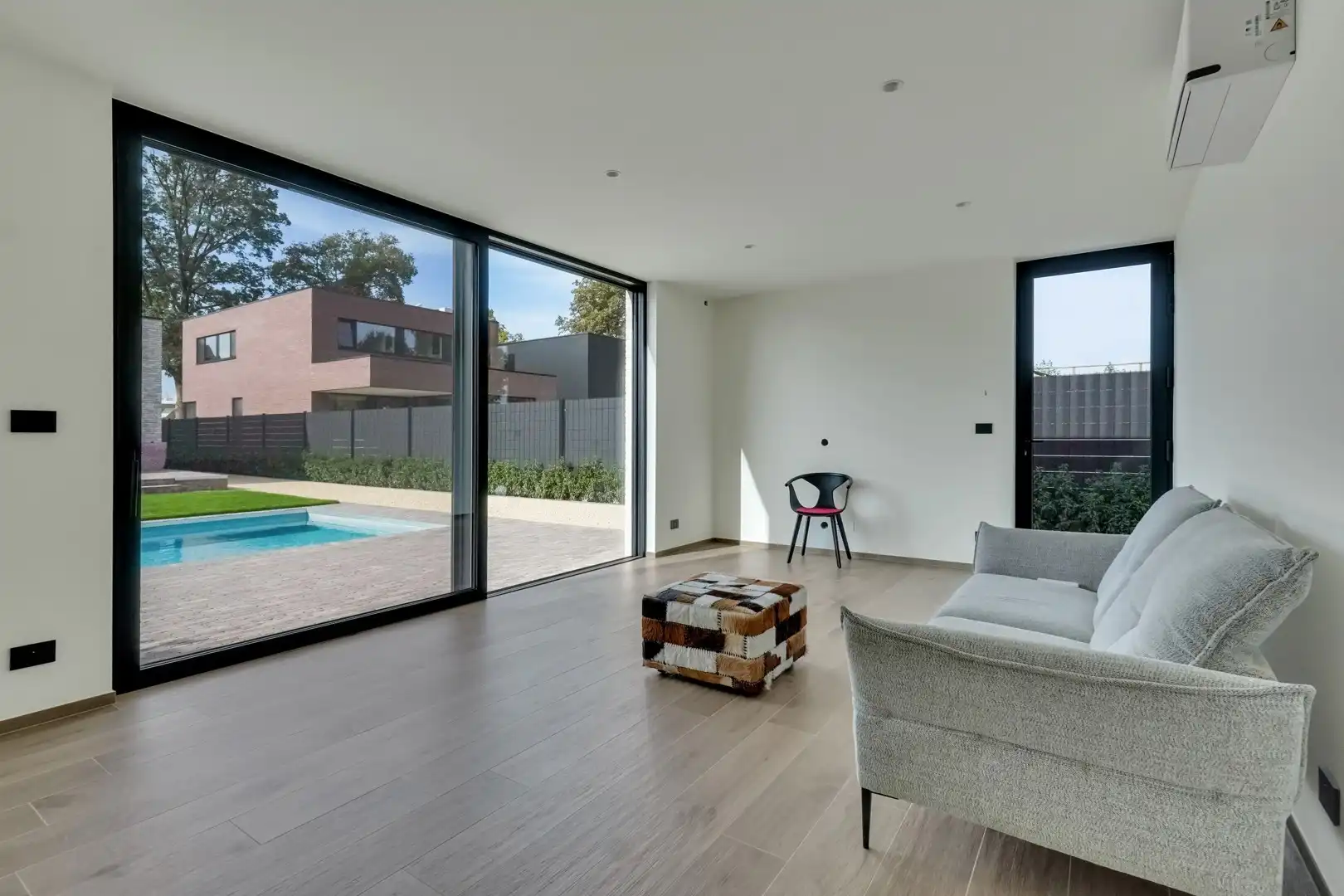 Luxe gelijkvloerse villa met zwembad & multifunctioneel poolhouse te Lanklaar foto 25