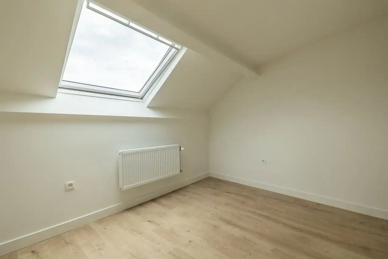 Vernieuwde rijwoning met drie slaapkamers en mooie tuin foto 22