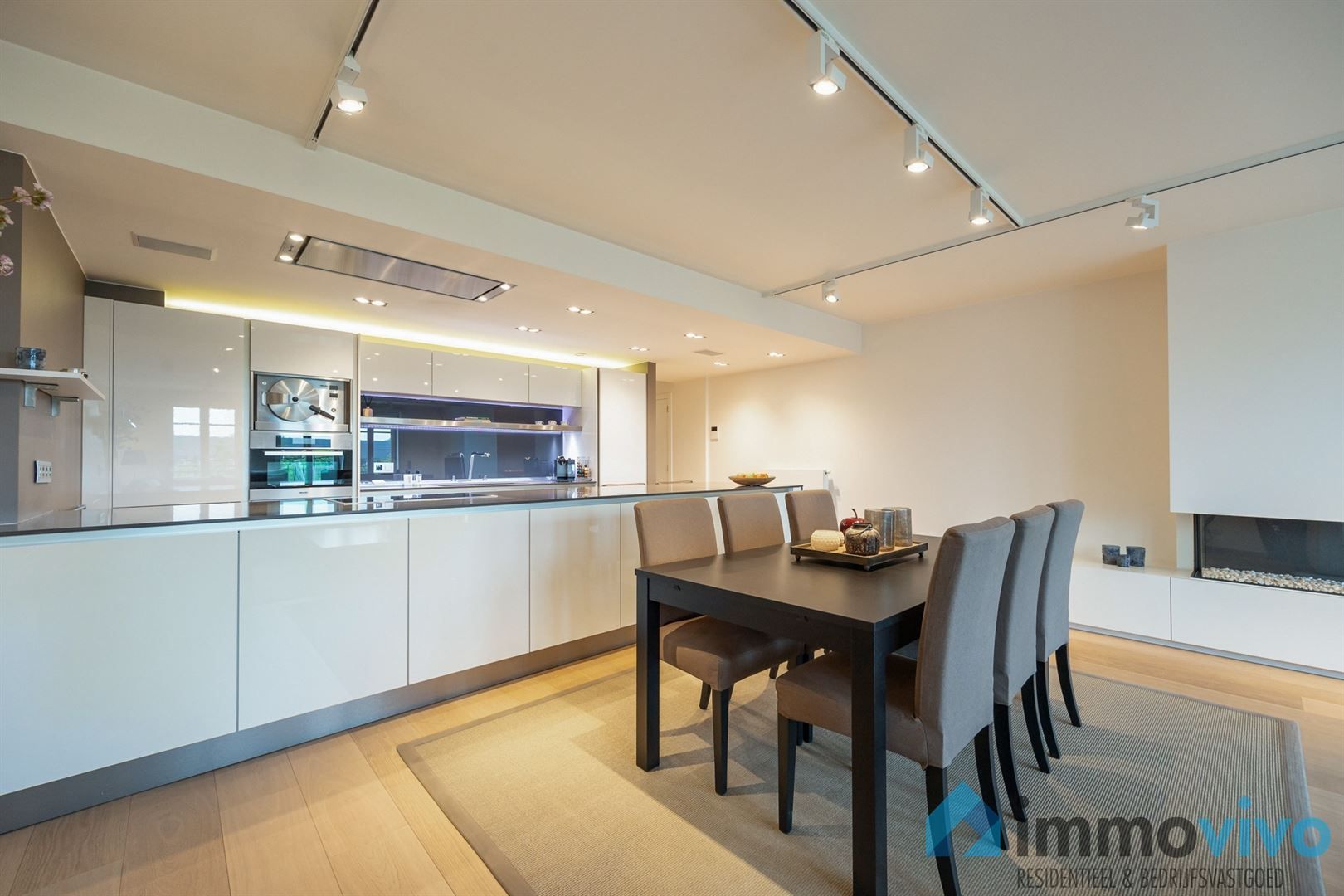 Recent ruim dakappartement met 2 slaapkamers, 2 badkamers en ruim terras foto 6