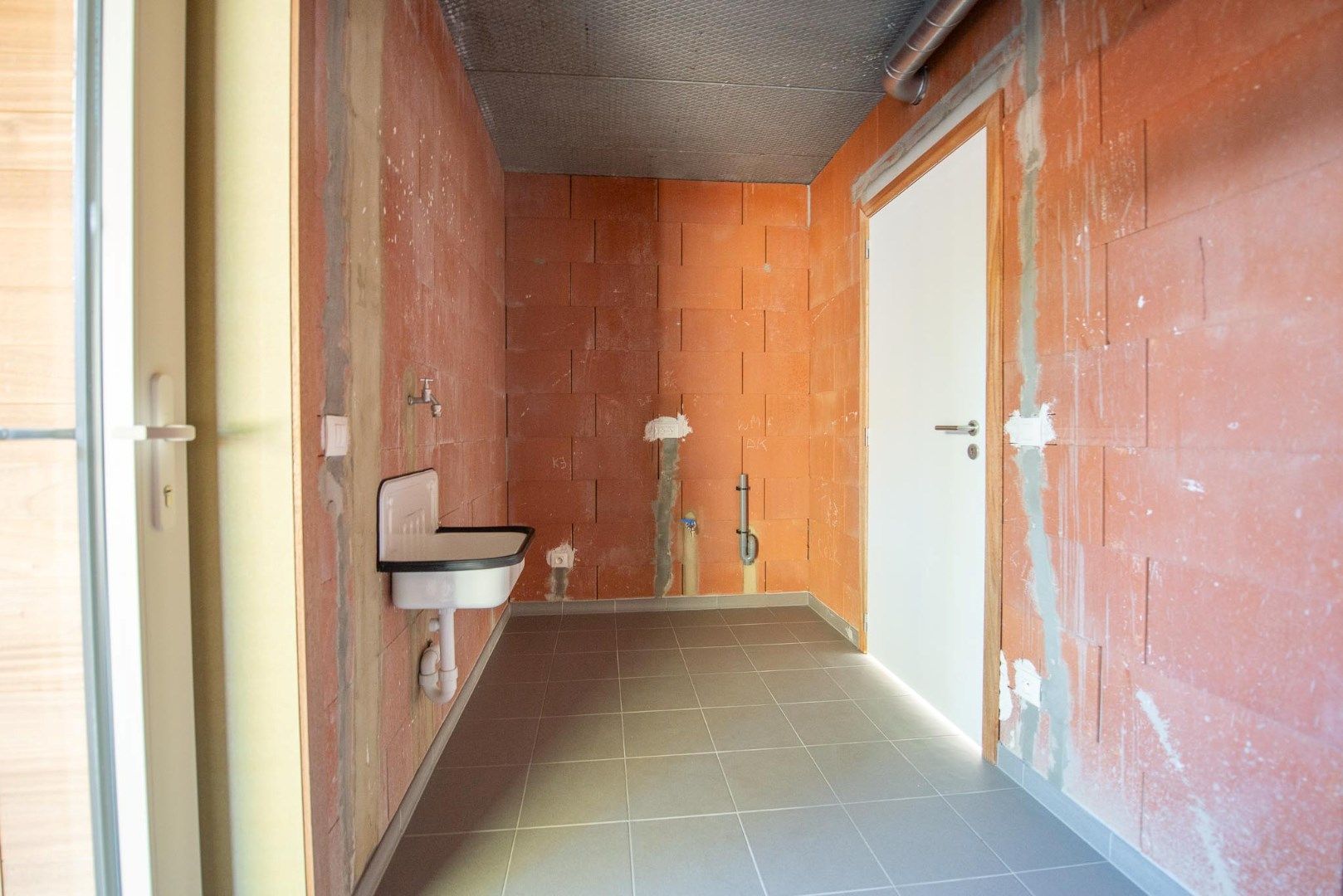 Energiezuinige recente woning met 3 slaapkamers, tuin en carport in rustige straat te Sint-Joris foto 9