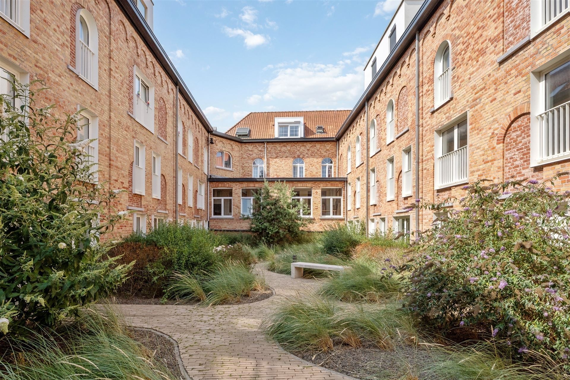 CENTRALE LIGGING / GROENE OASE foto 27