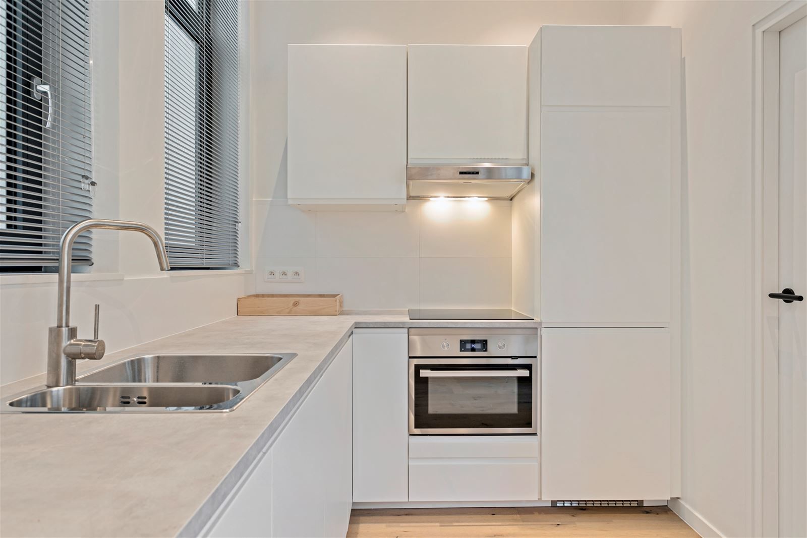 Volledig gemeubeld gelijkvloers 1 slaapkamer appartement met koer in"Stylish renovatieproject" foto 8