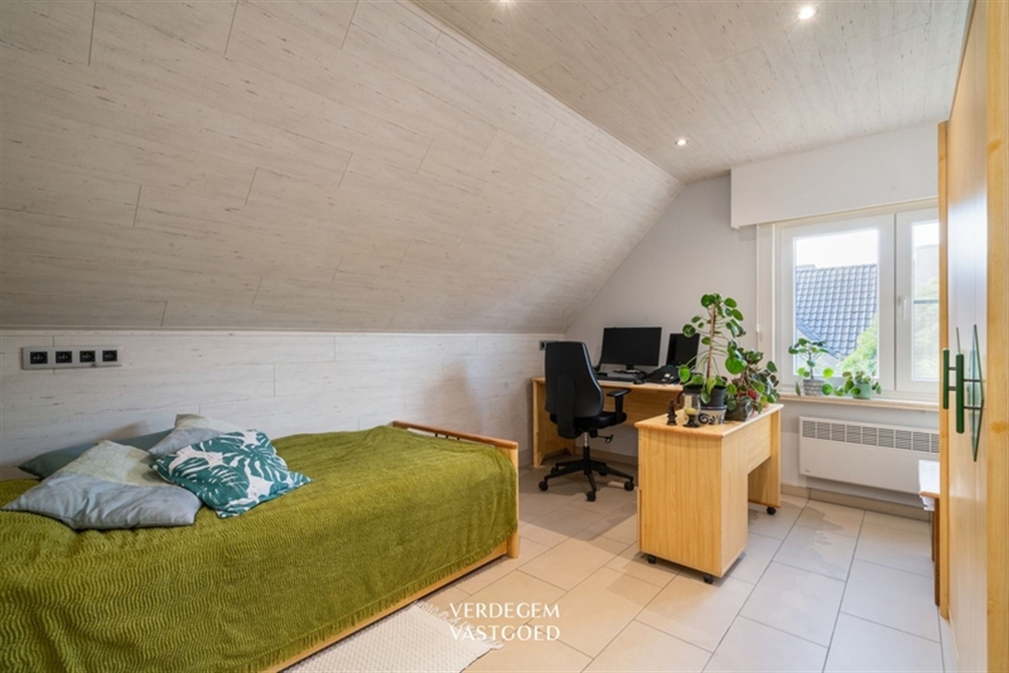 Prachtige villawoning in landelijke stijl met 3 slaapkamers, 3 garages en geniettuin foto 14