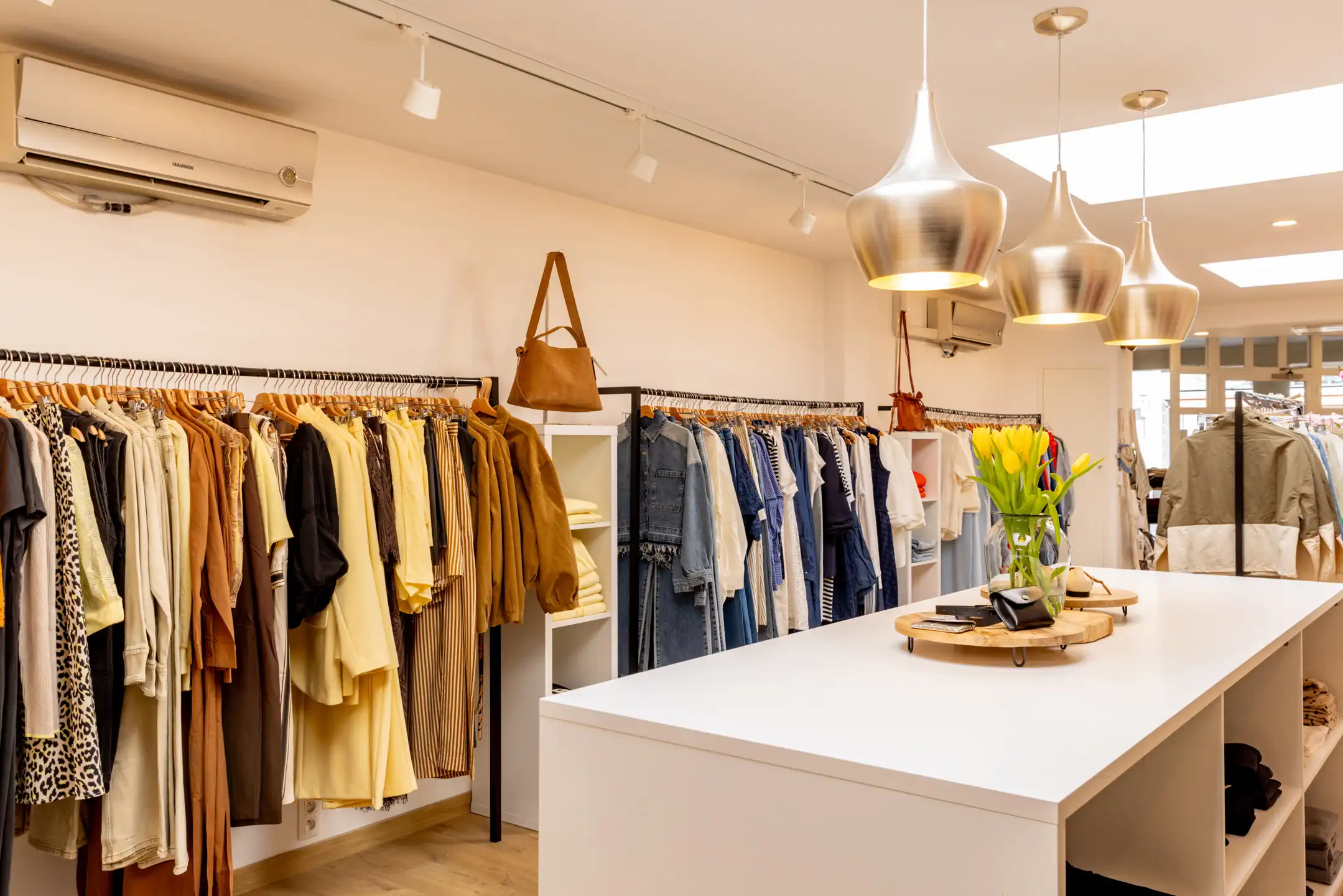 Handelspand met stockageruimte gelegen in het centrum van Bornem foto 13