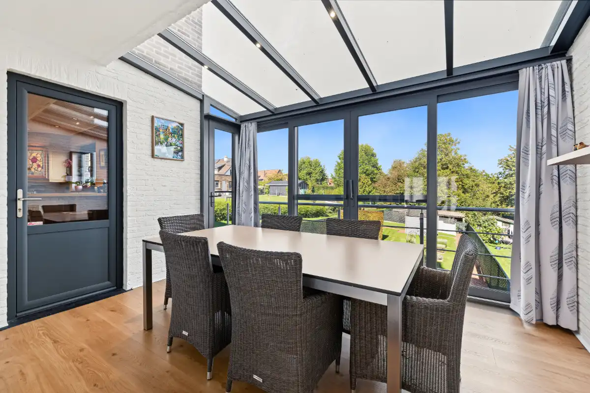 Ruime gezinswoning met 265 m² woonoppervlakte, dubbele garage en prachtige tuin foto 8
